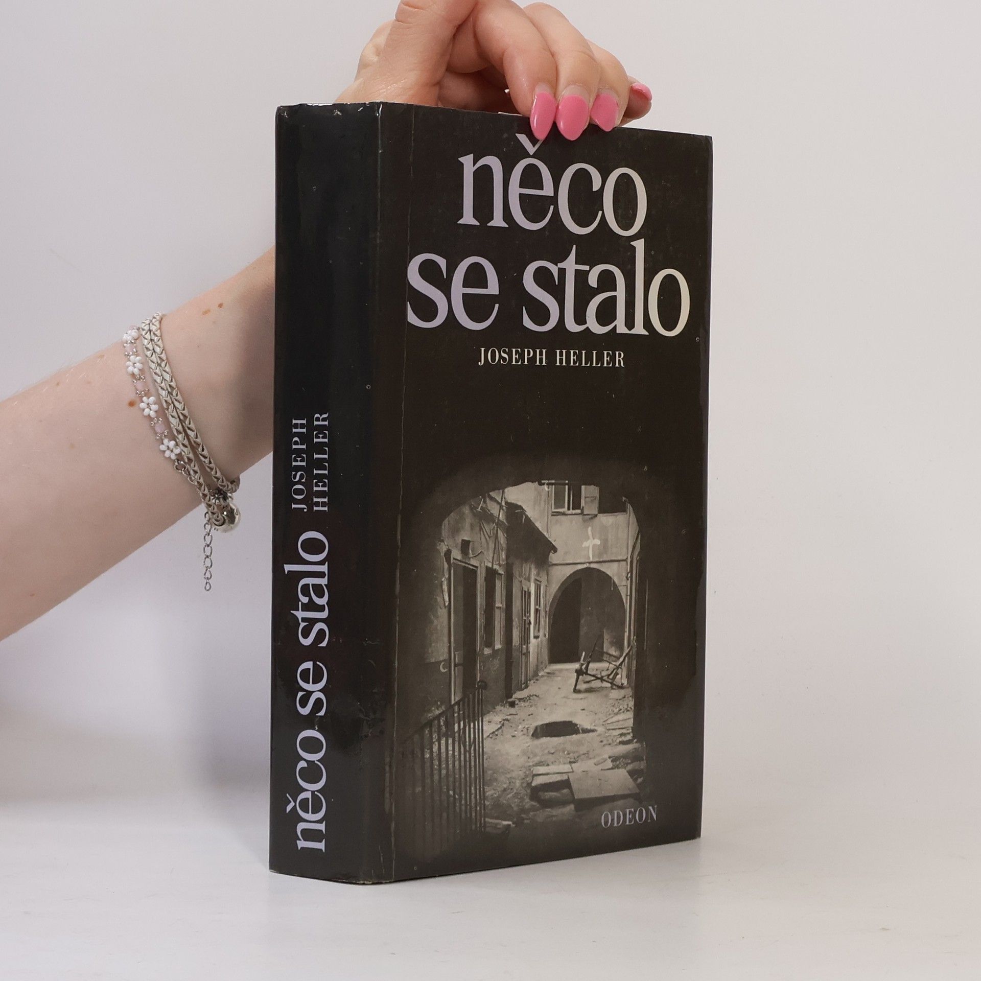 Joseph Heller Něco se stalo