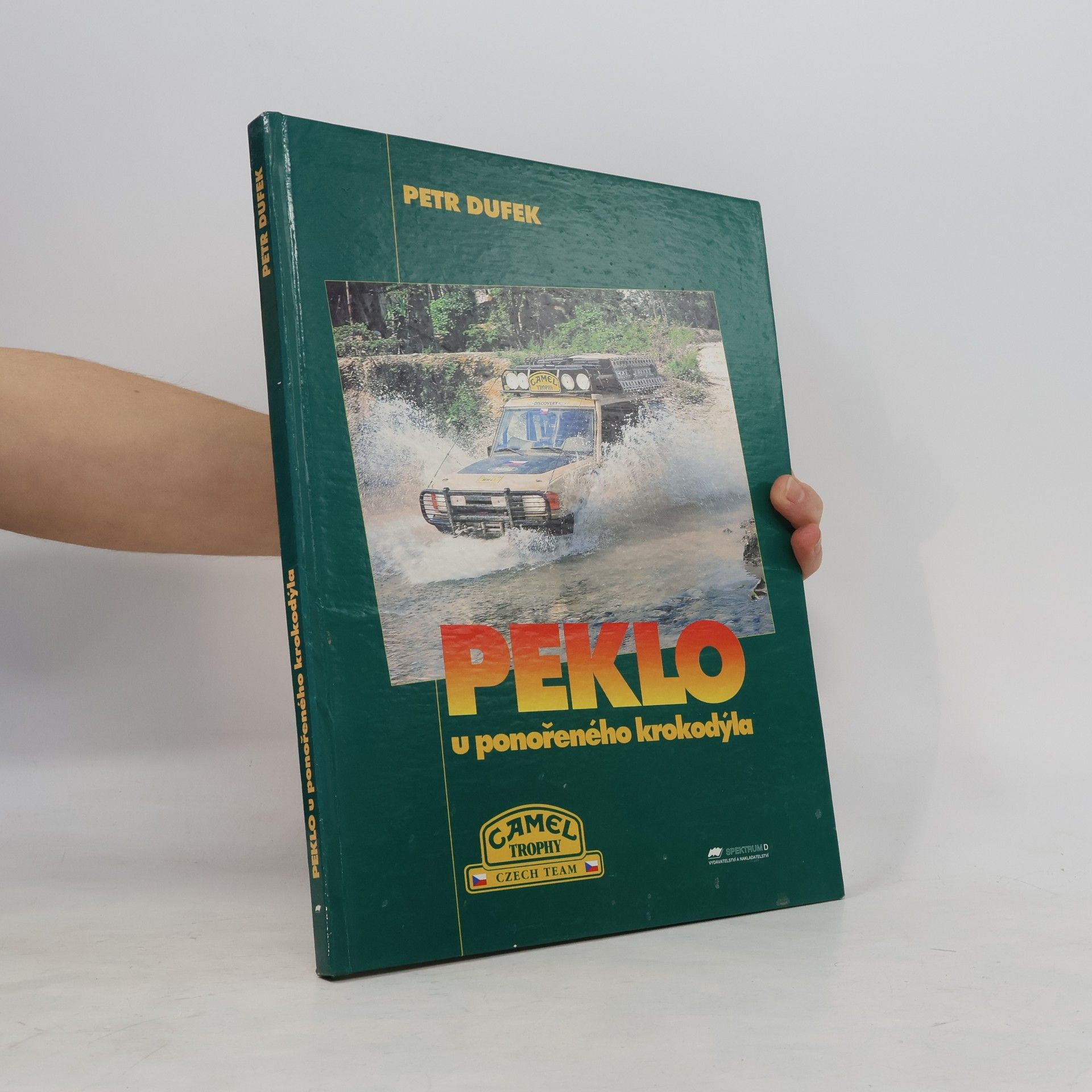 Petr Dufek Peklo u ponořeného krokodýla