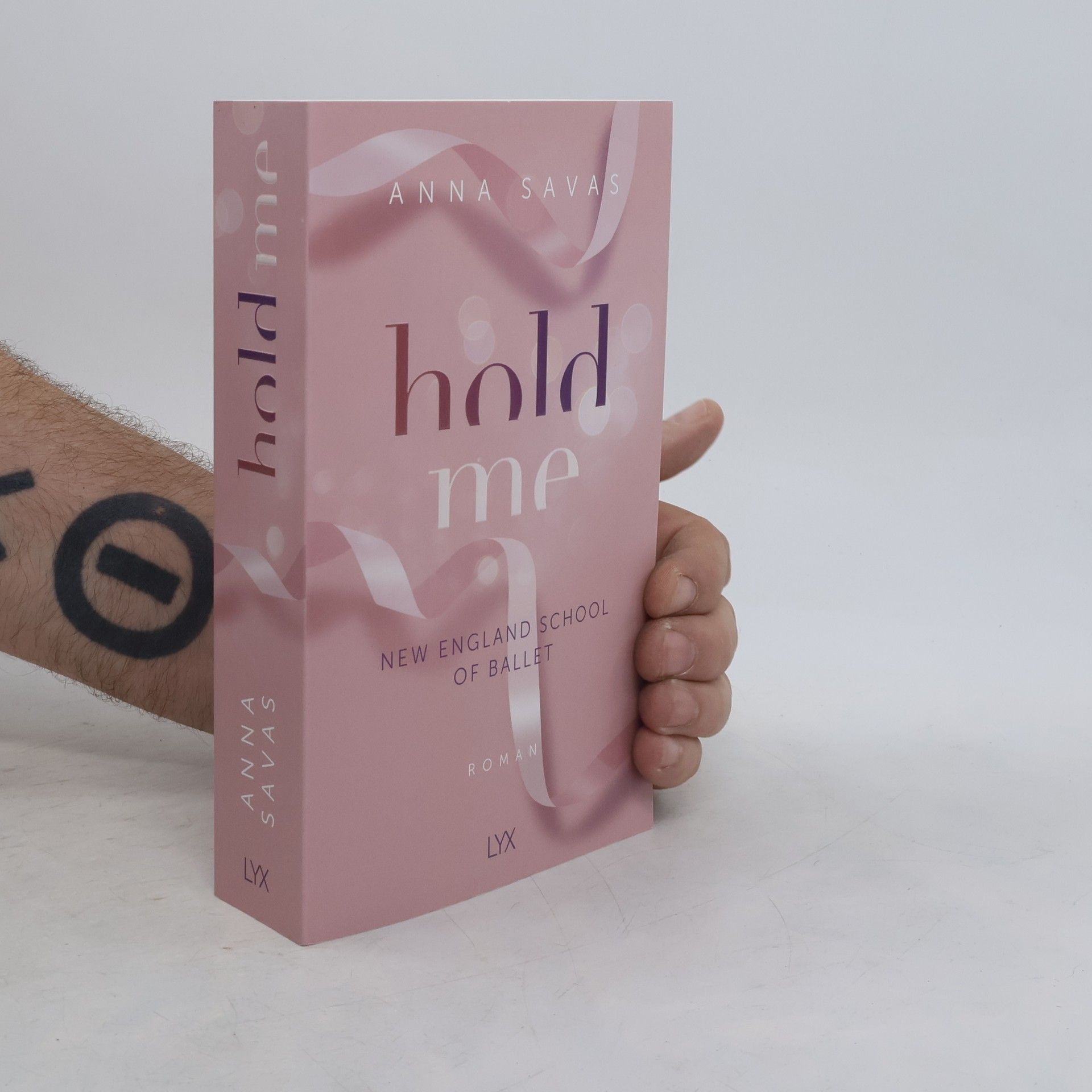 Anna Savas Hold me