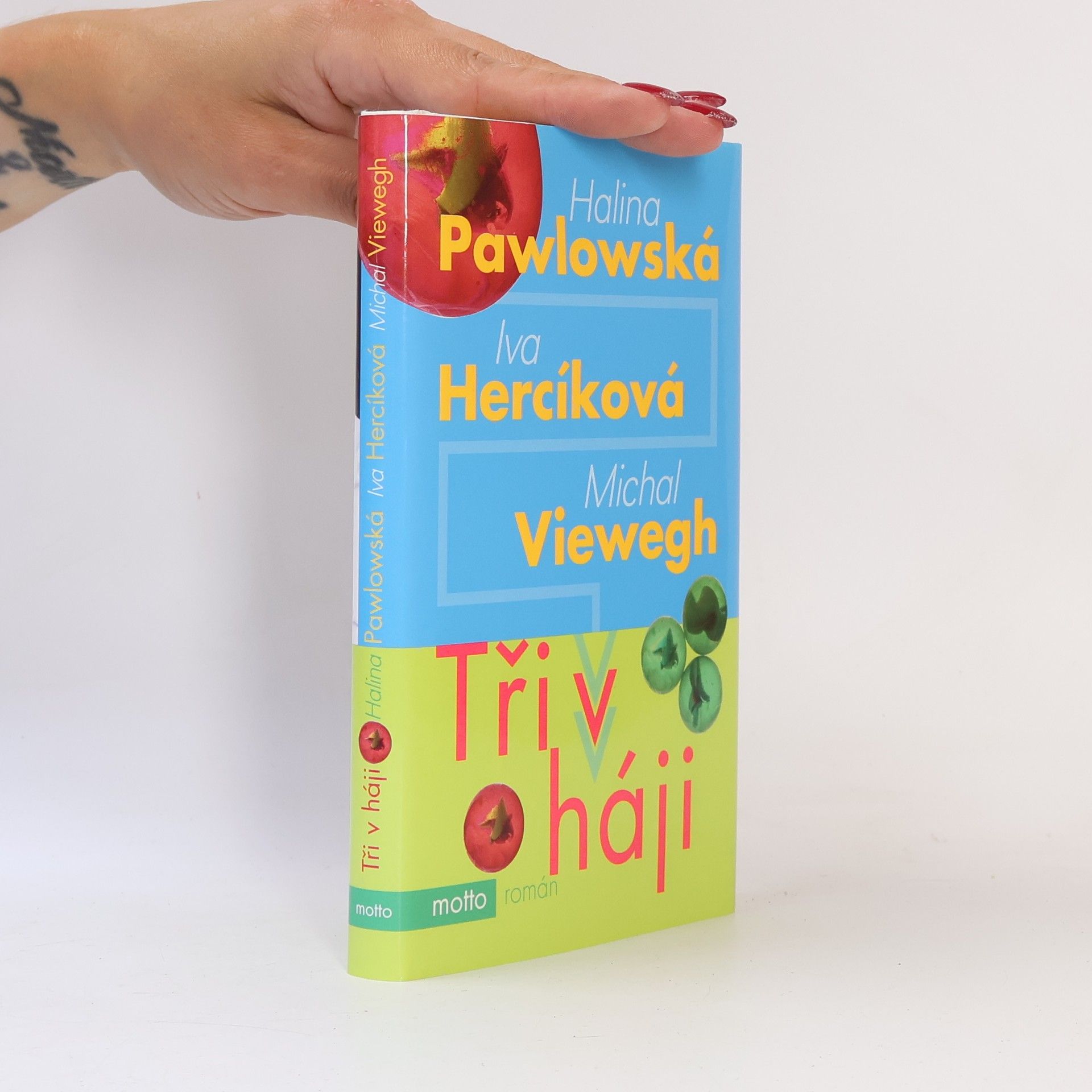 Tři v háji