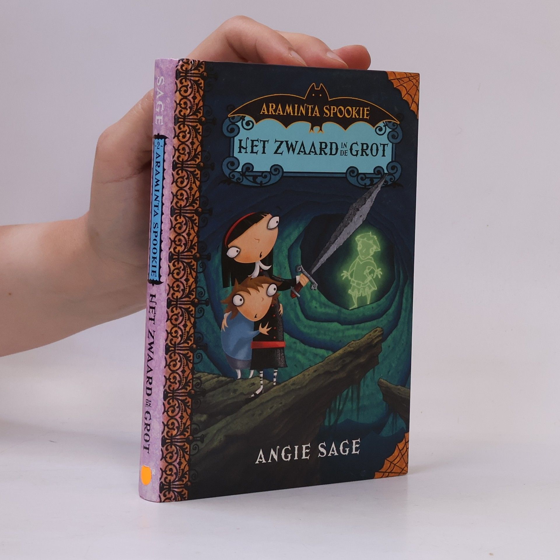 Araminta Spookie: Het zwaard in de grot