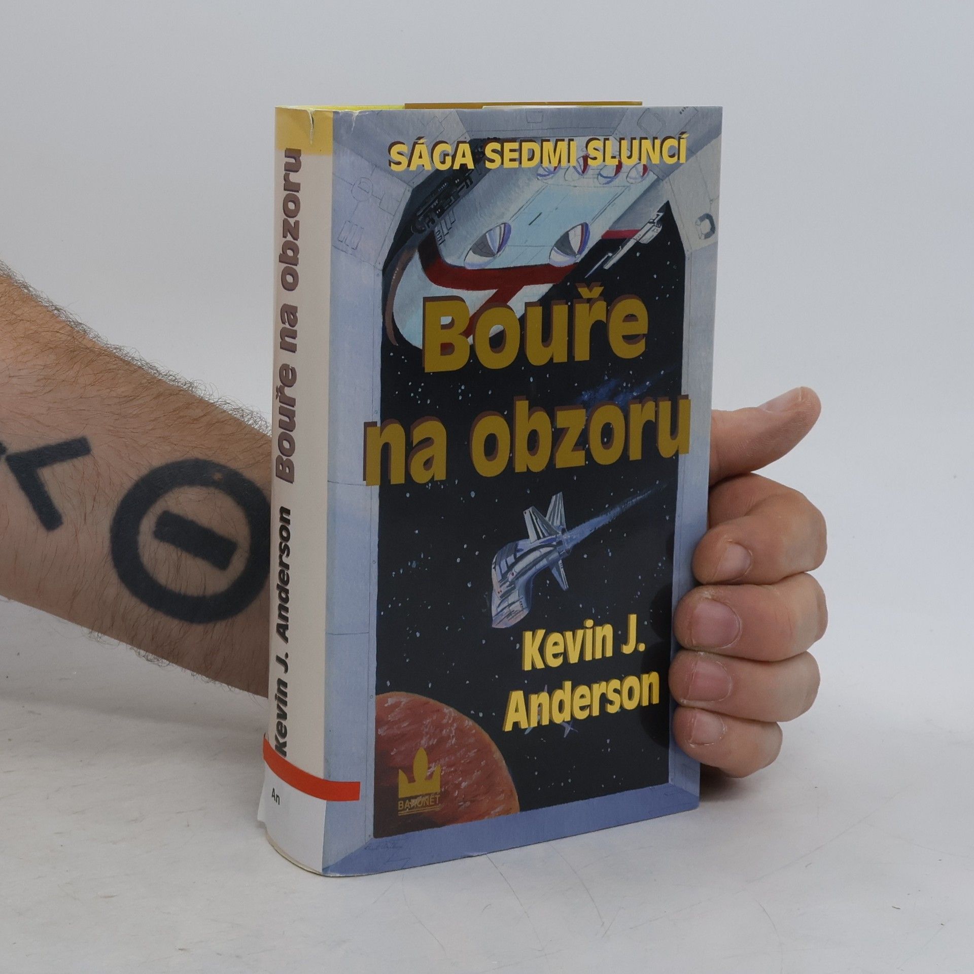 Kevin J. Anderson Bouře na obzoru. Sága sedmi sluncí. Kniha třetí