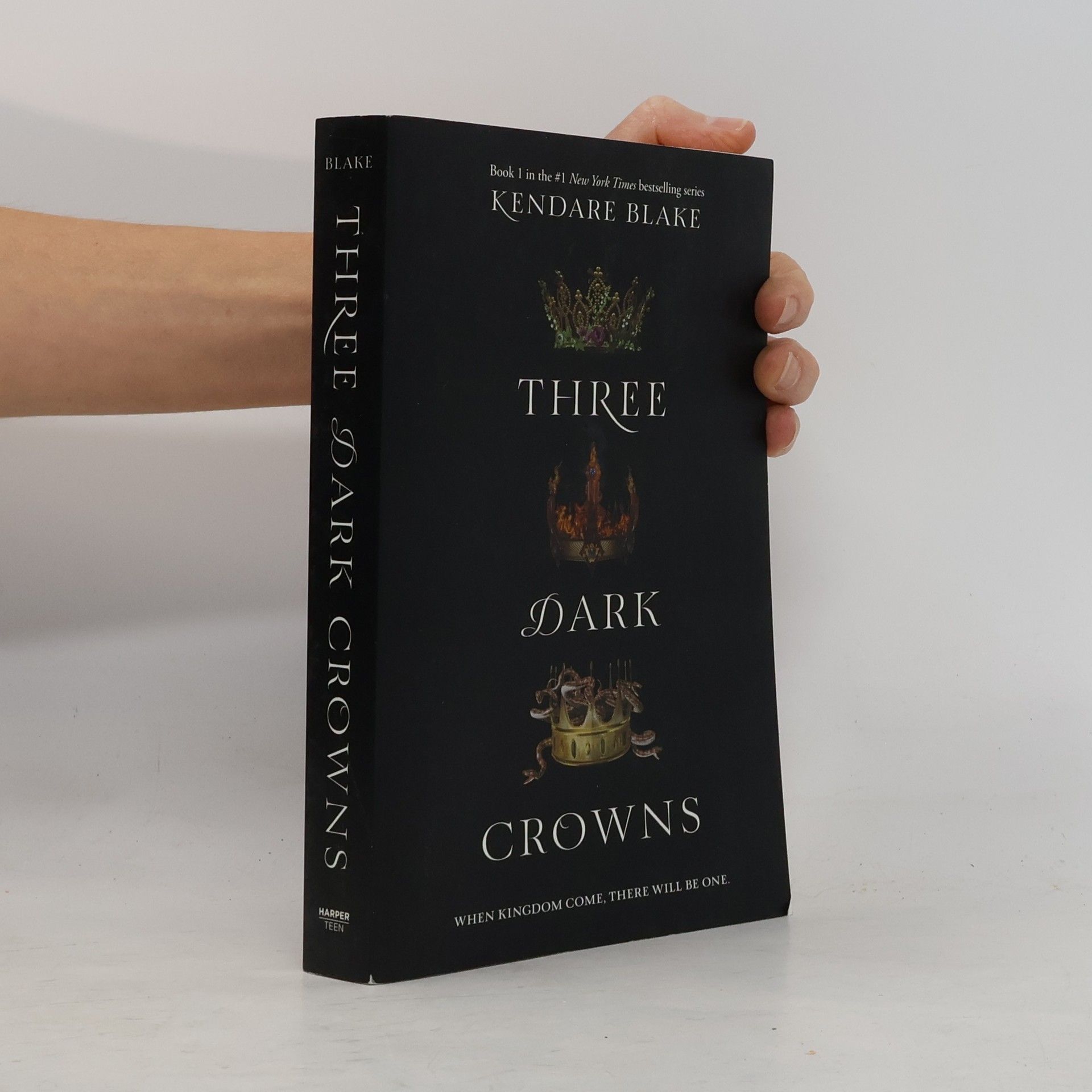 Kendare Blake Three Dark Crowns