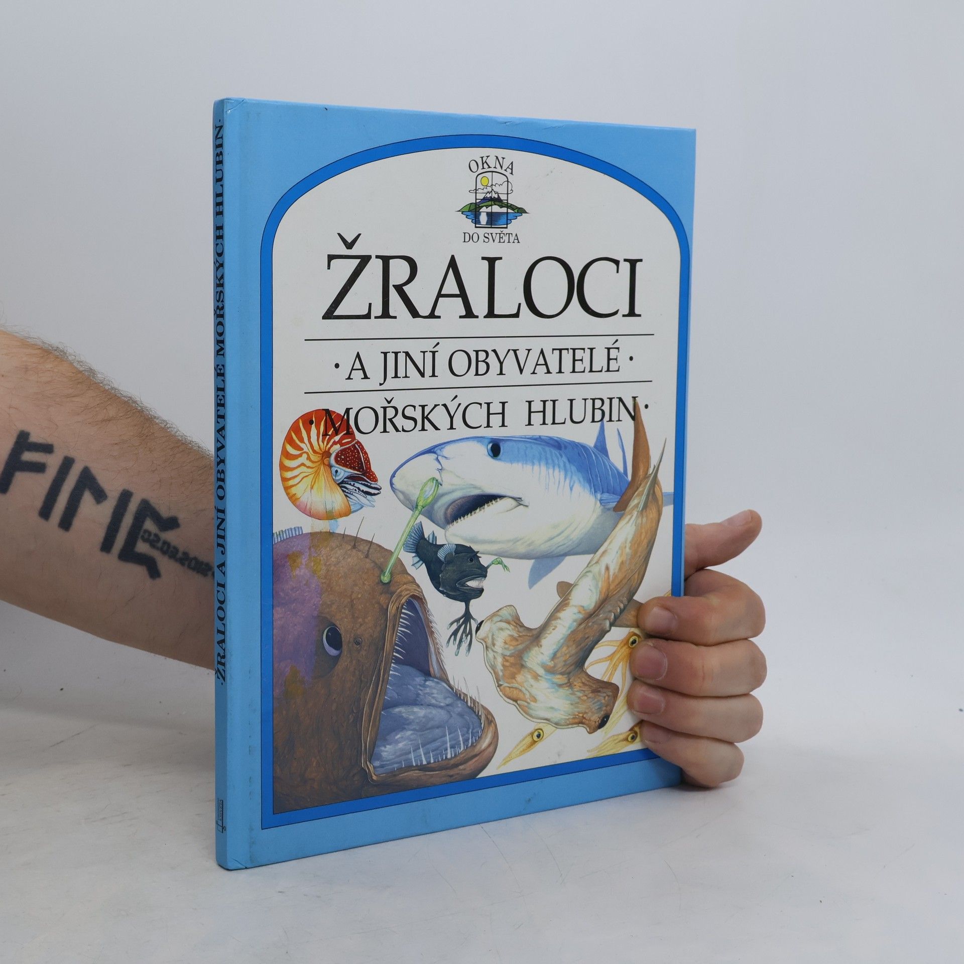 Philip Steele Žraloci a jiní obyvatelé mořských hlubin