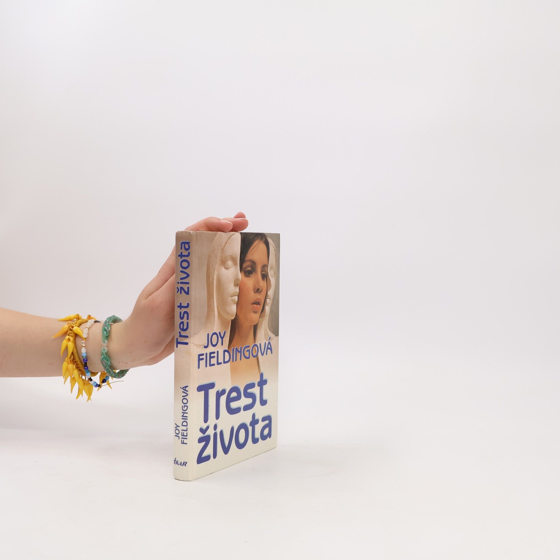 Joy Fielding Trest života