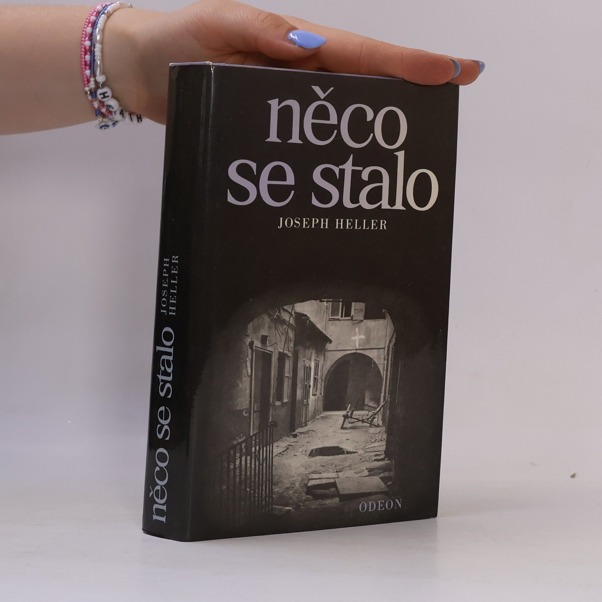 Joseph Heller Něco se stalo