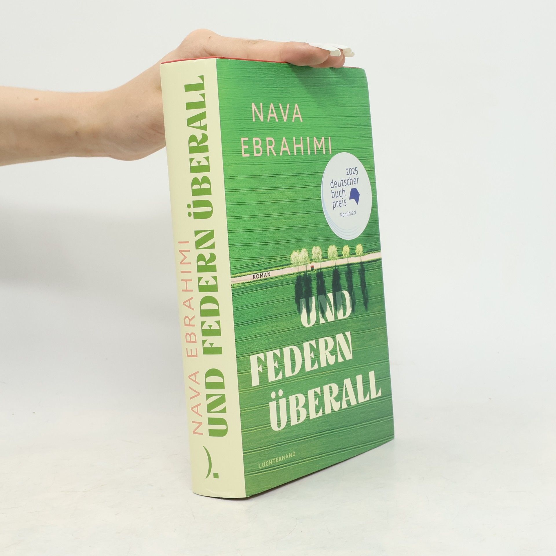 Nava Ebrahimi Und Federn überall