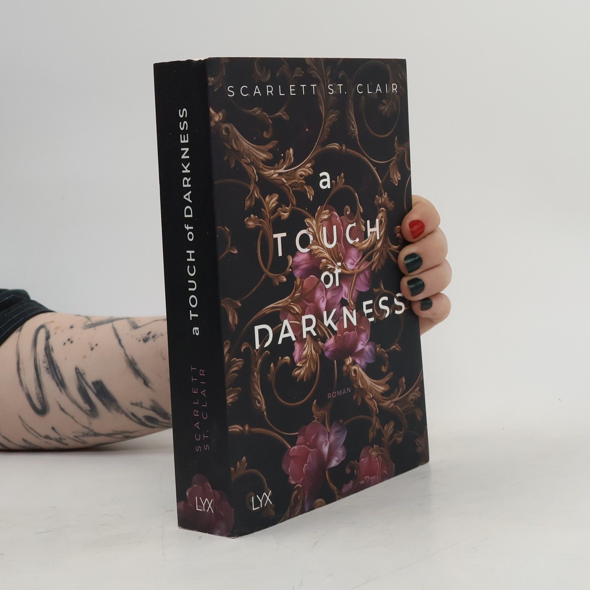 Scarlett St. Clair A Touch of Darkness