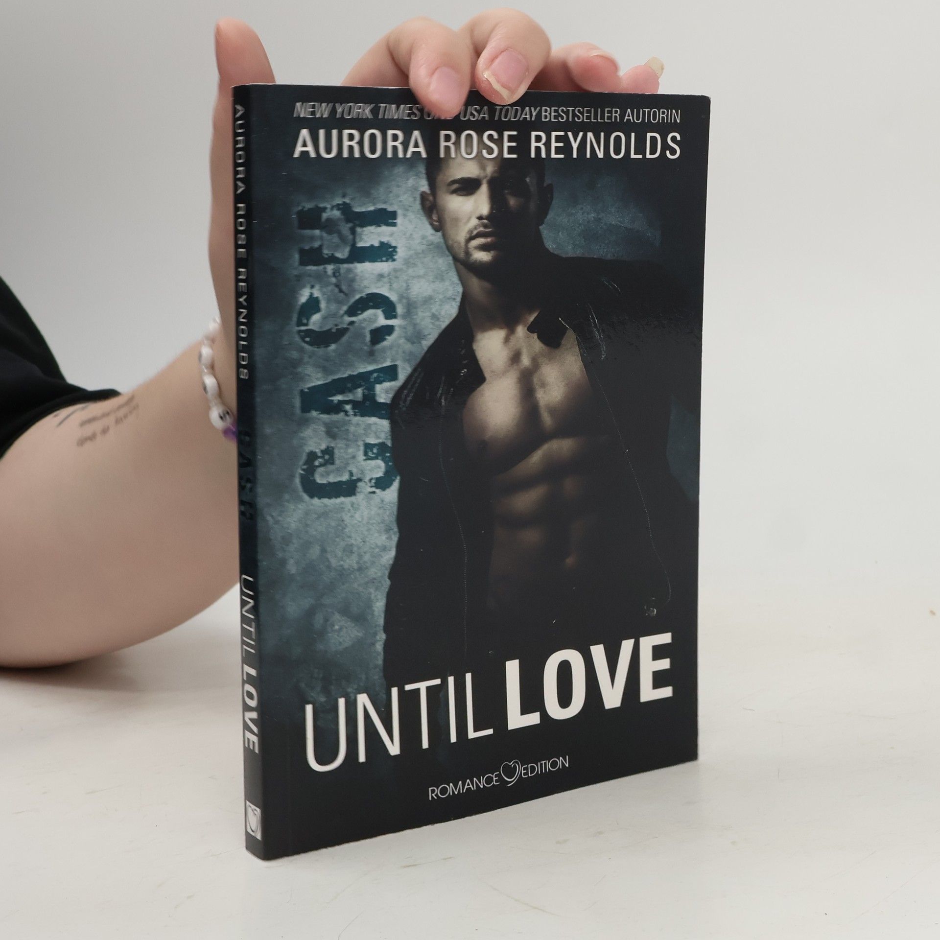 Aurora Rose Reynolds Until love - Cash