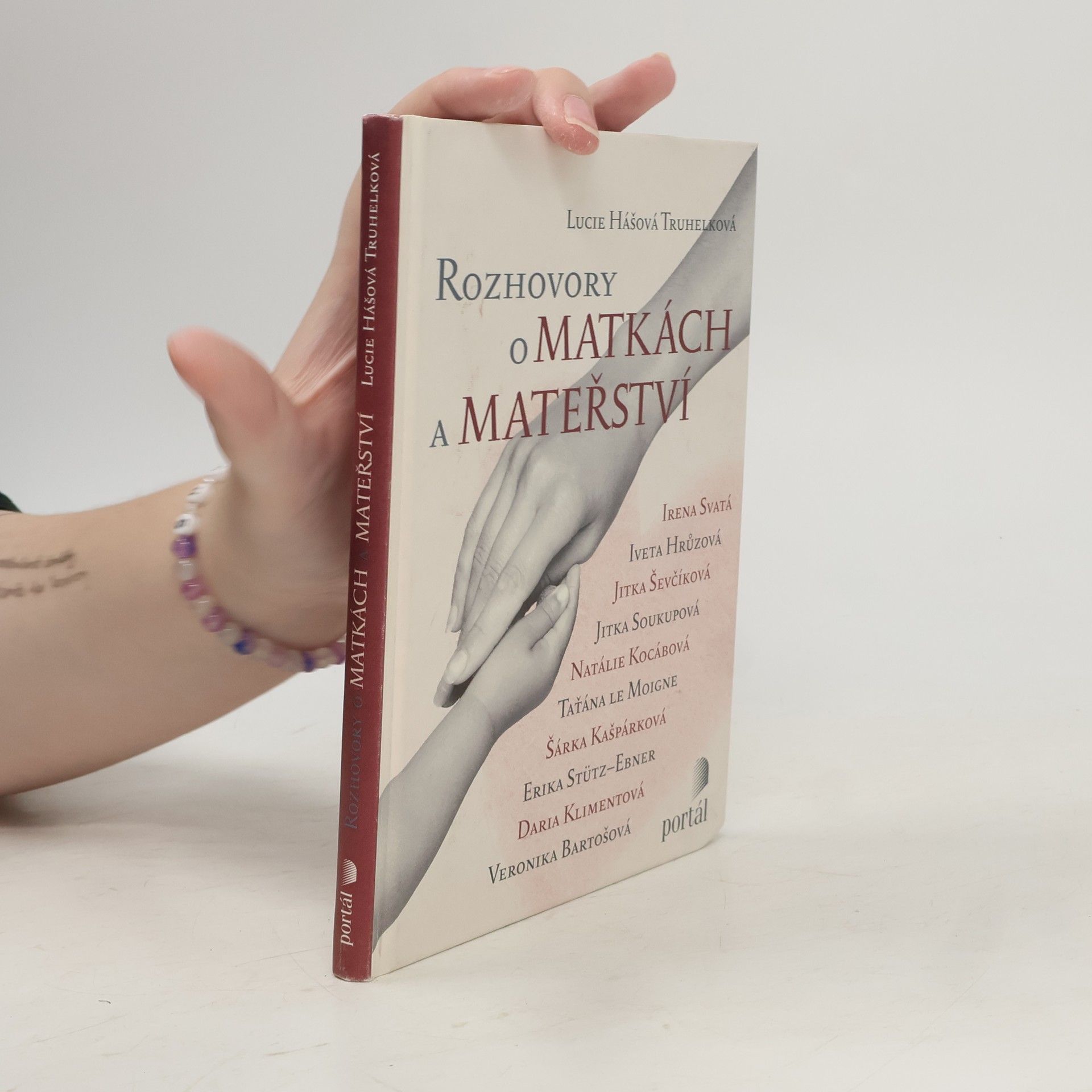 Lucie Hášová Truhelková Rozhovory o matkách a mateřství