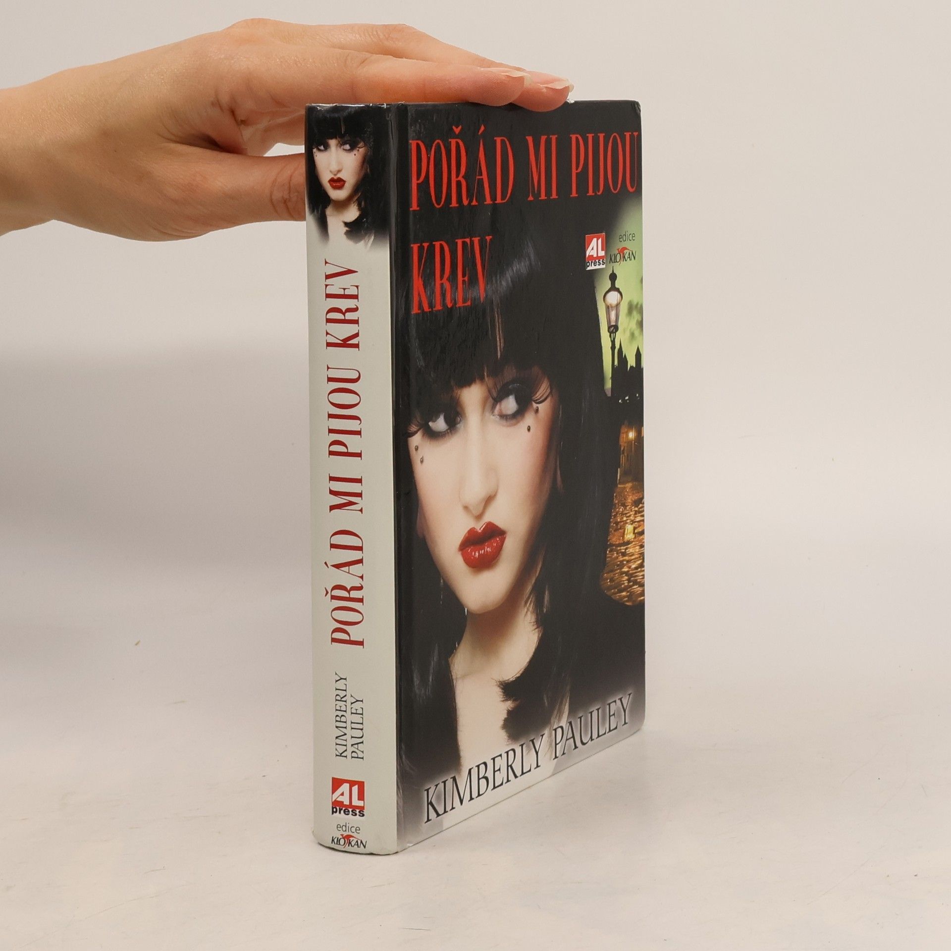 Kimberly Pauley Pořád mi pijou krev