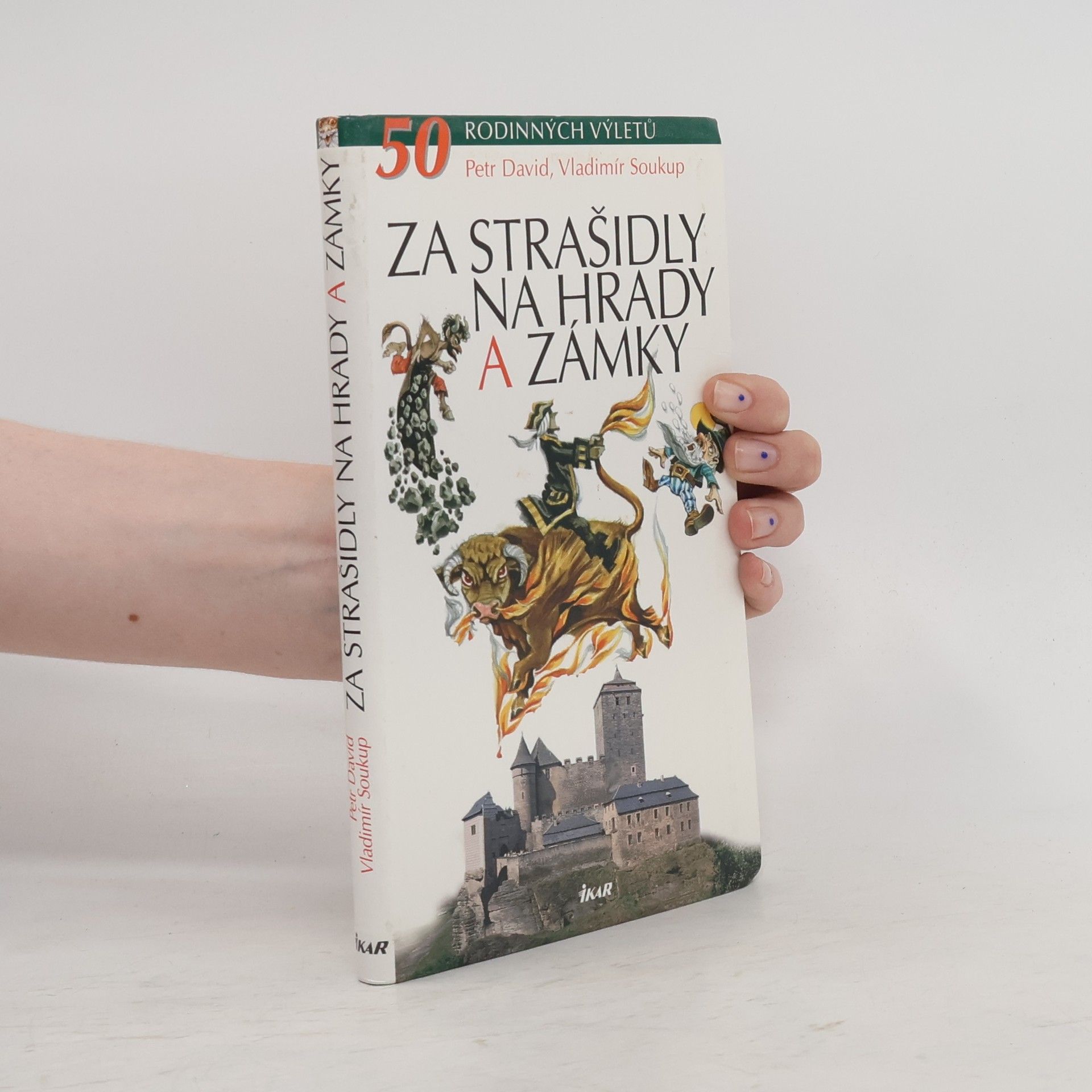 Petr David Za strašidly na hrady a zámky