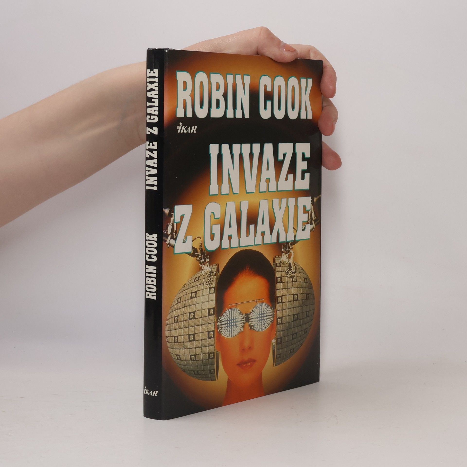 Robin Cook Invaze z galaxie