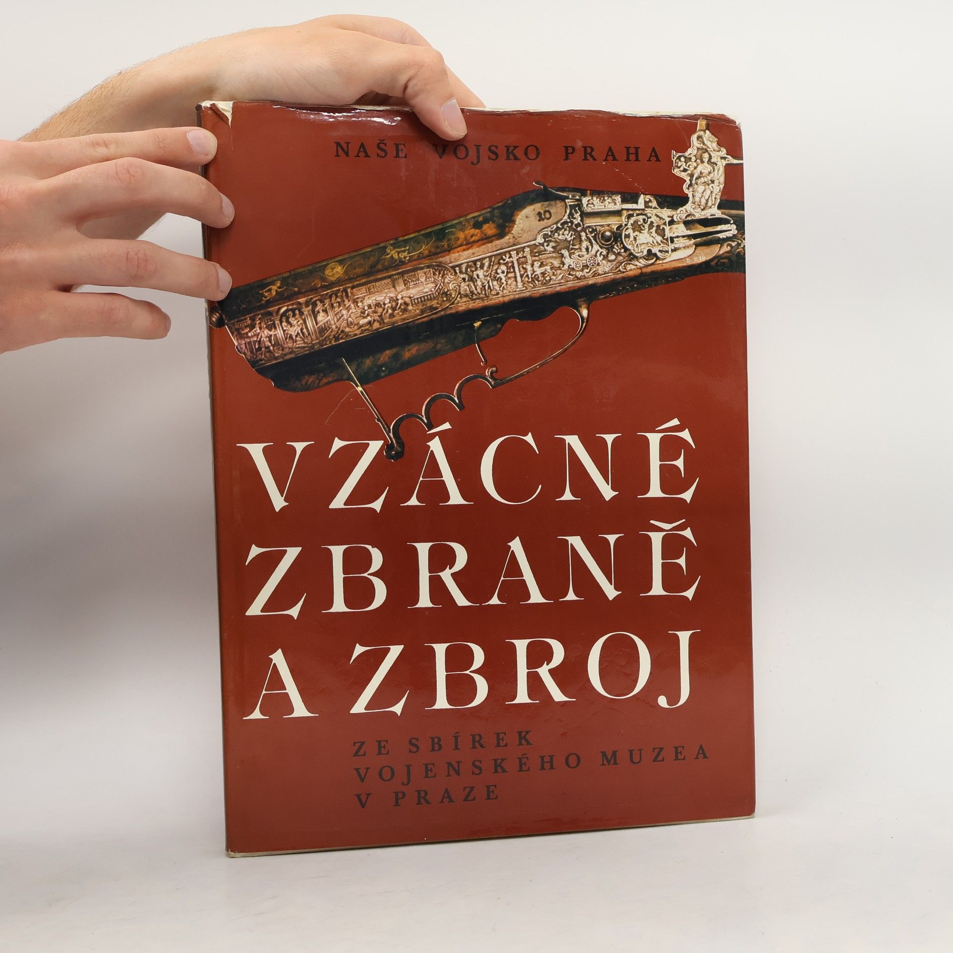 AA.VV. Vzácné zbraně a zbroj