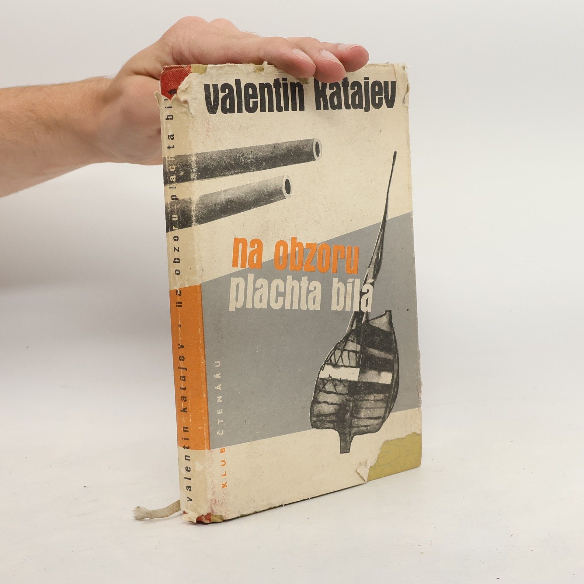 Valentin Petrovič Katajev Na obzoru plachta bílá