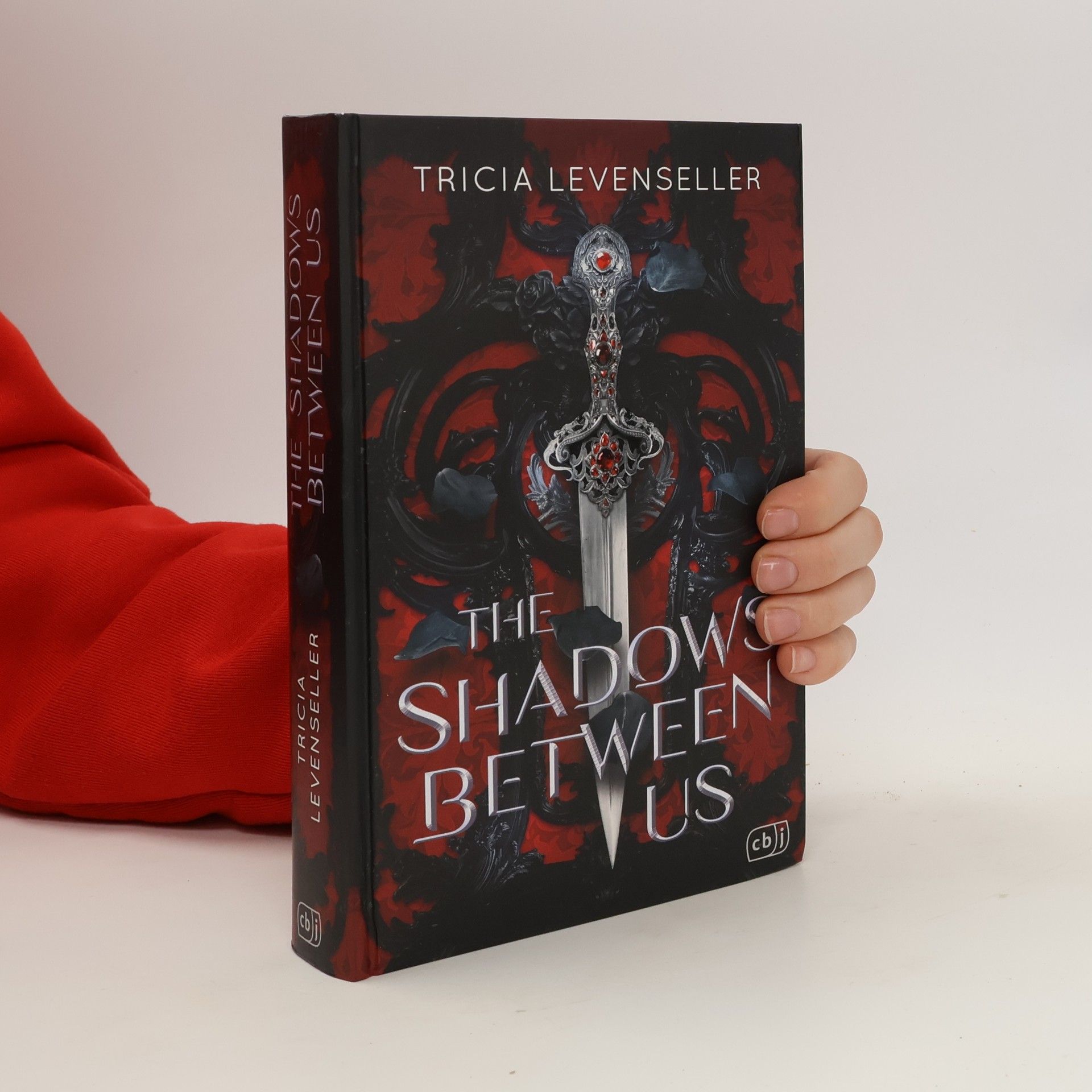 Tricia Levenseller The Shadows Between Us