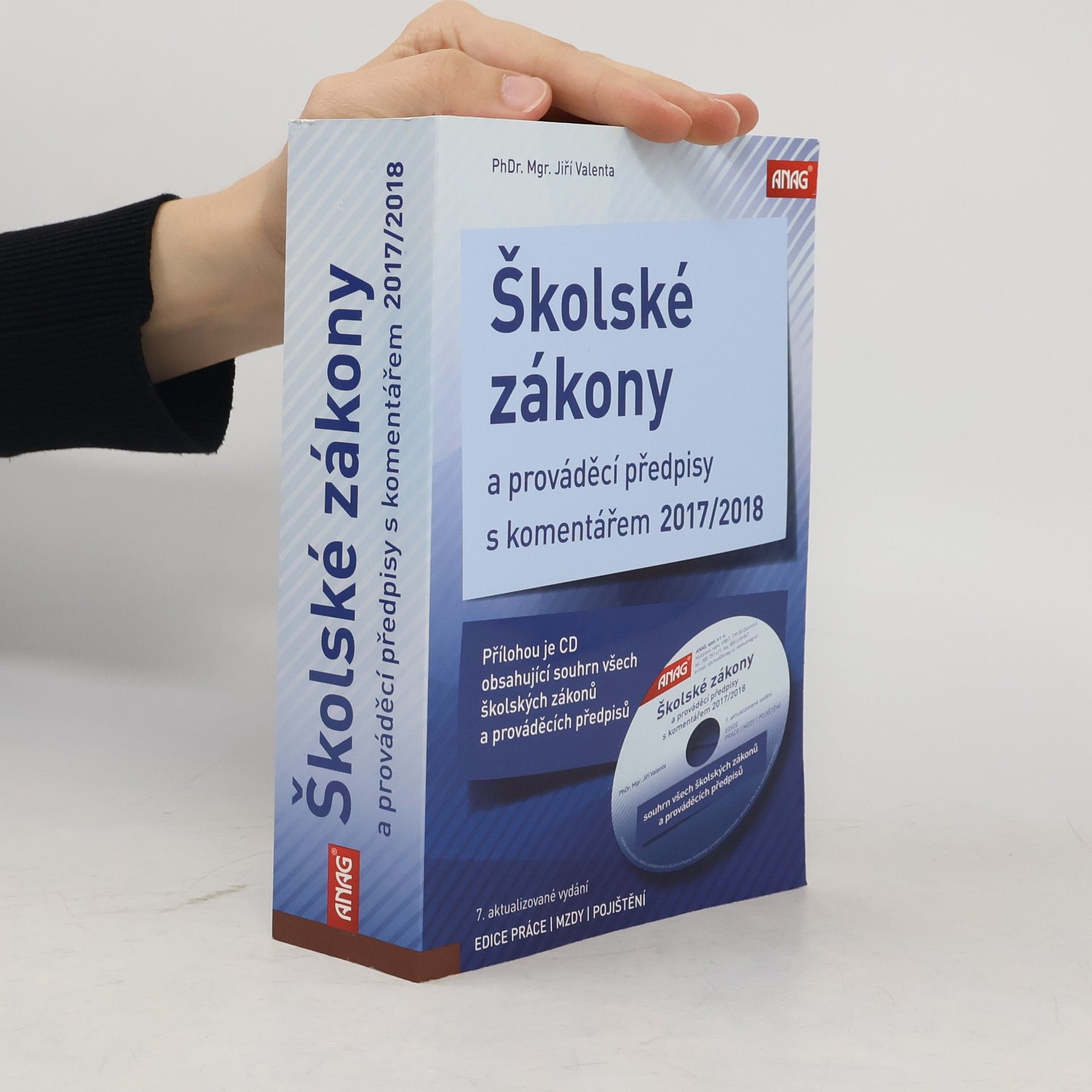 Jiří Valenta Školské zákony a prováděcí předpisy s komentářem 2017/2018 + CD - 7. aktualizované vydání