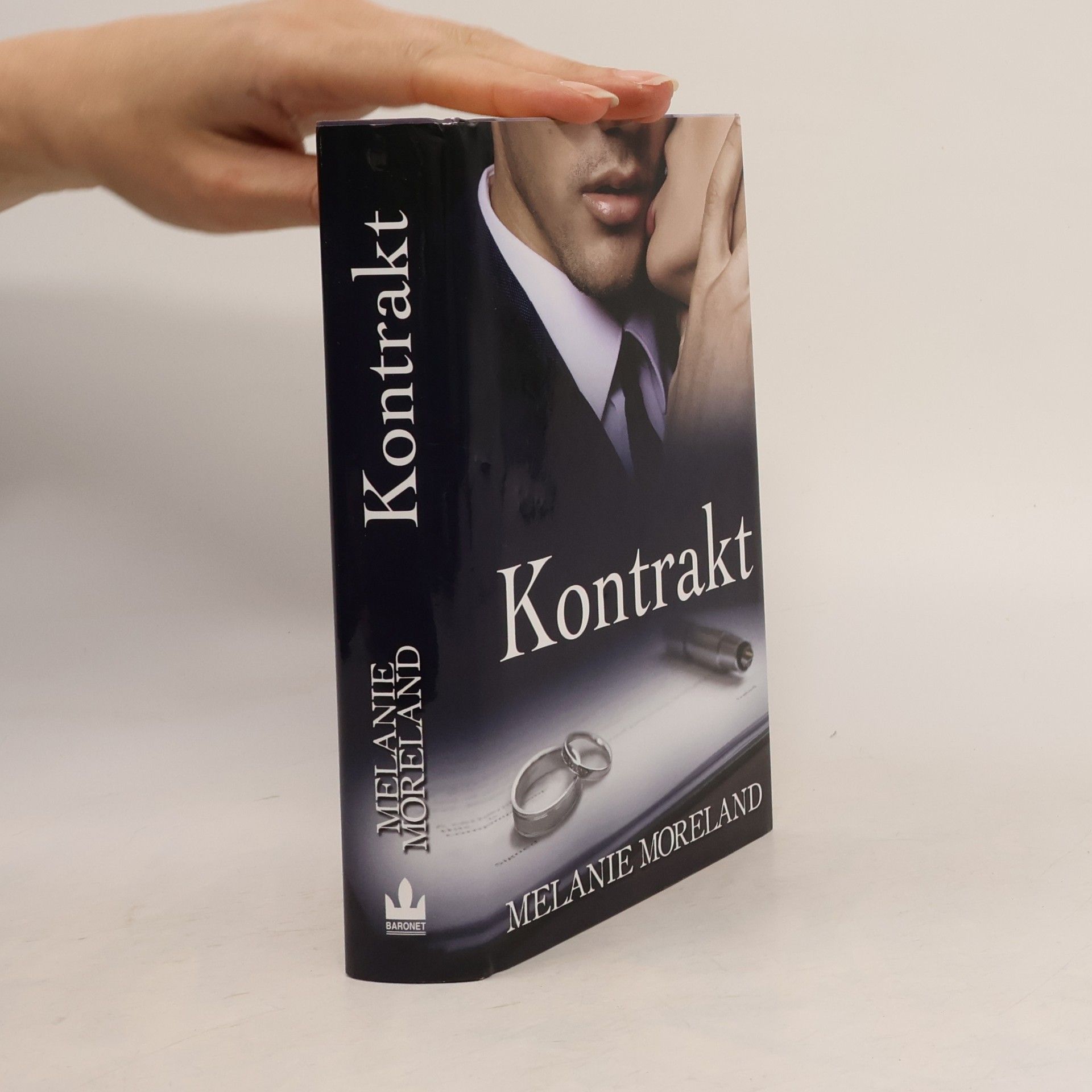 Melanie Moreland Kontrakt