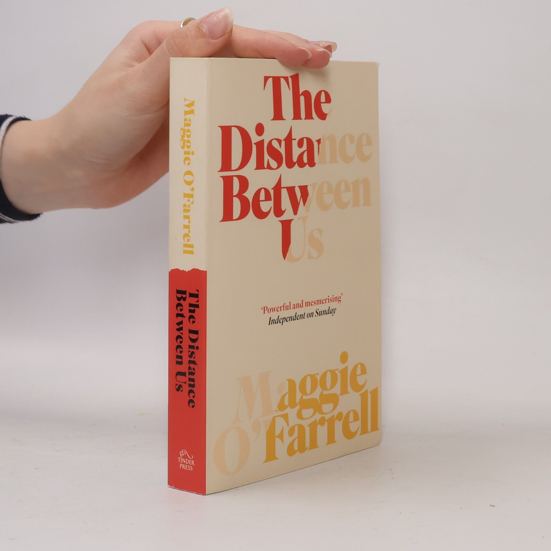 Maggie O. Farrell The distance between us