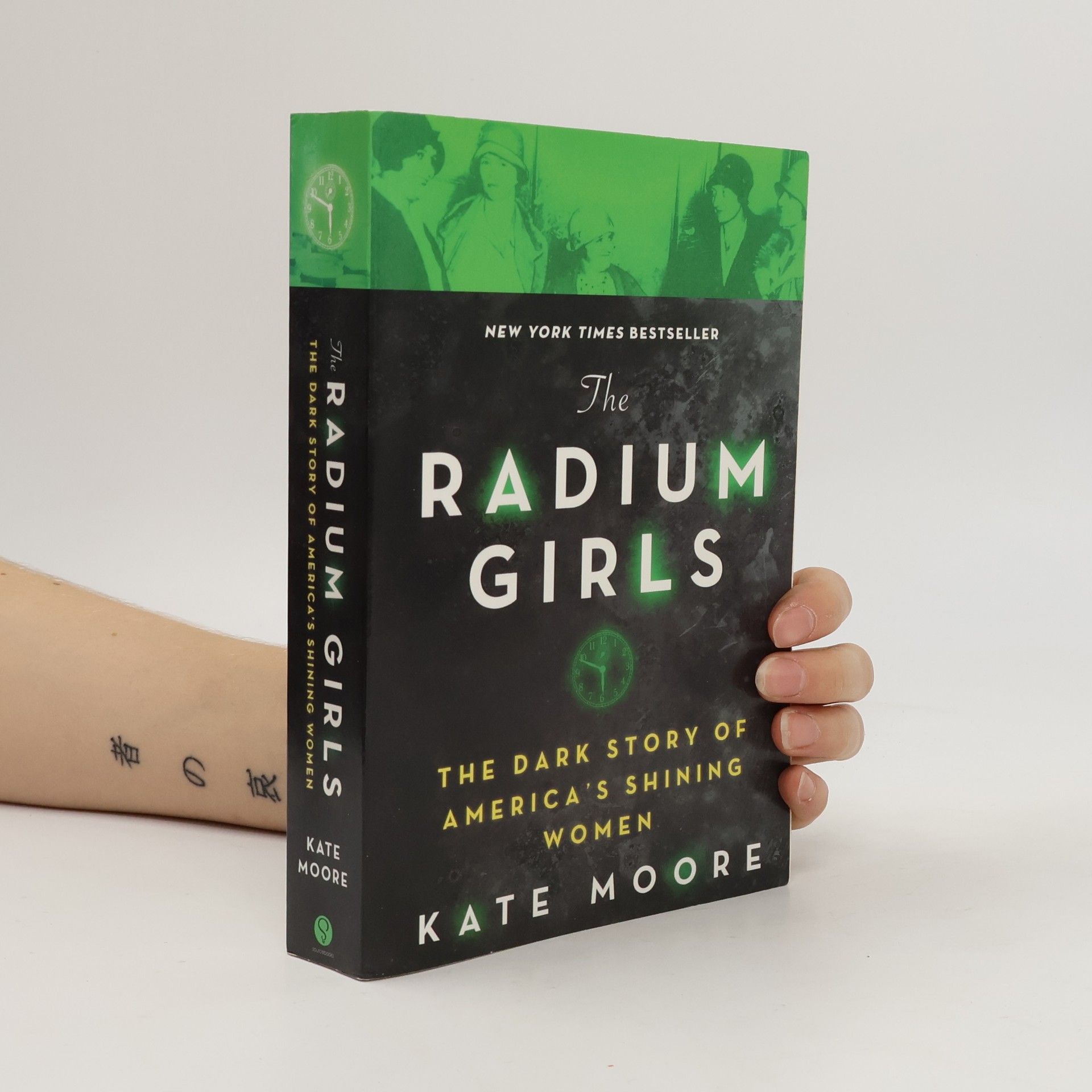 Kate Moore The radium girls: The dark story of America's shining women