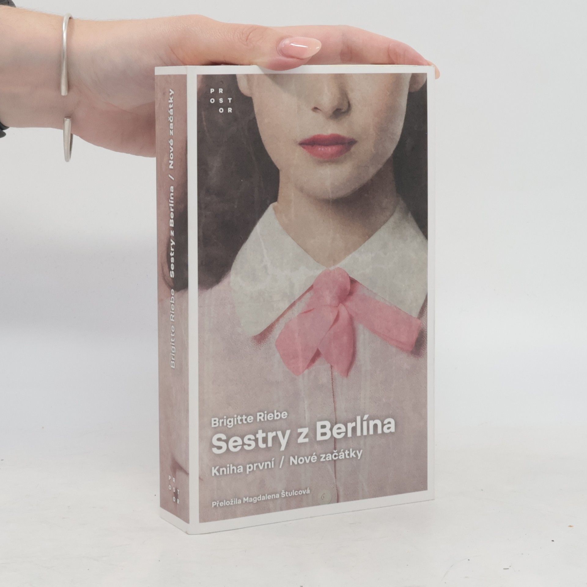 Brigitte Riebe Sestry z Berlína. Kniha první, Nové začátky