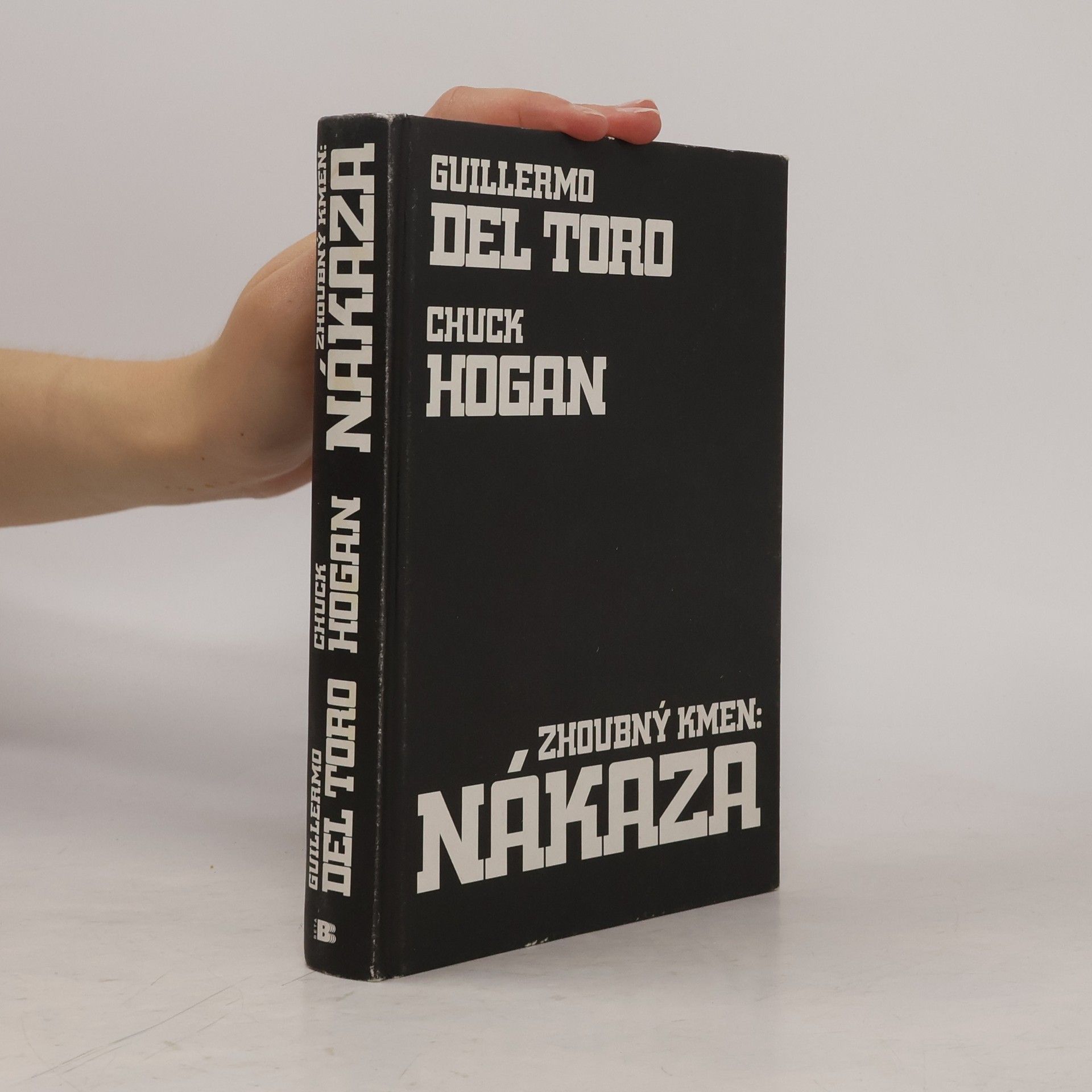 Guillermo del Toro Zhoubný kmen. Nákaza