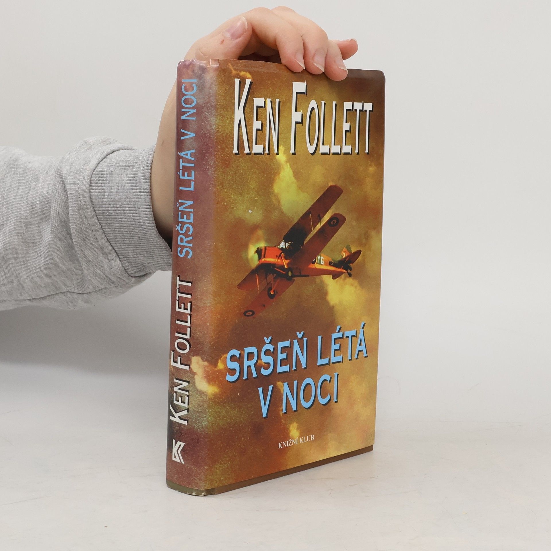 Ken Follett Sršeň létá v noci