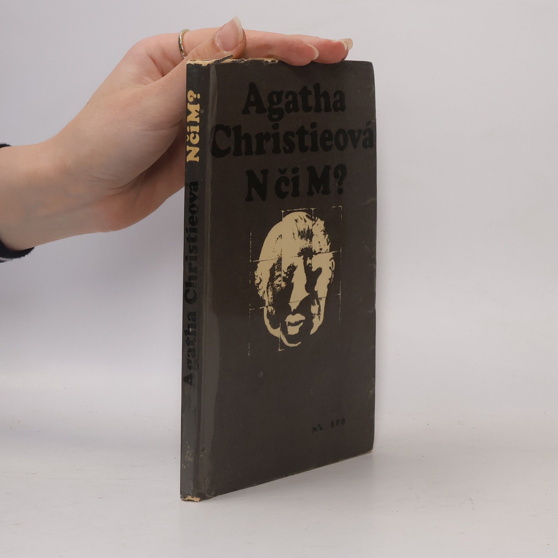 Agatha Christie N či M?
