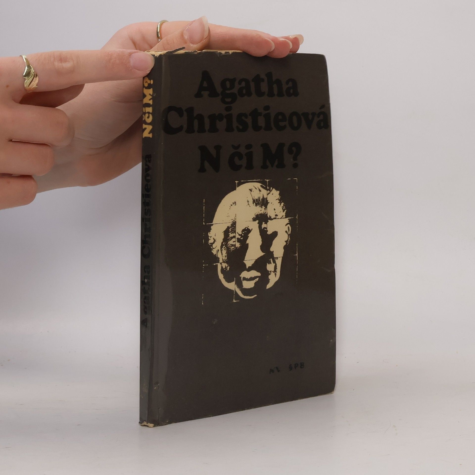 Agatha Christie N či M?