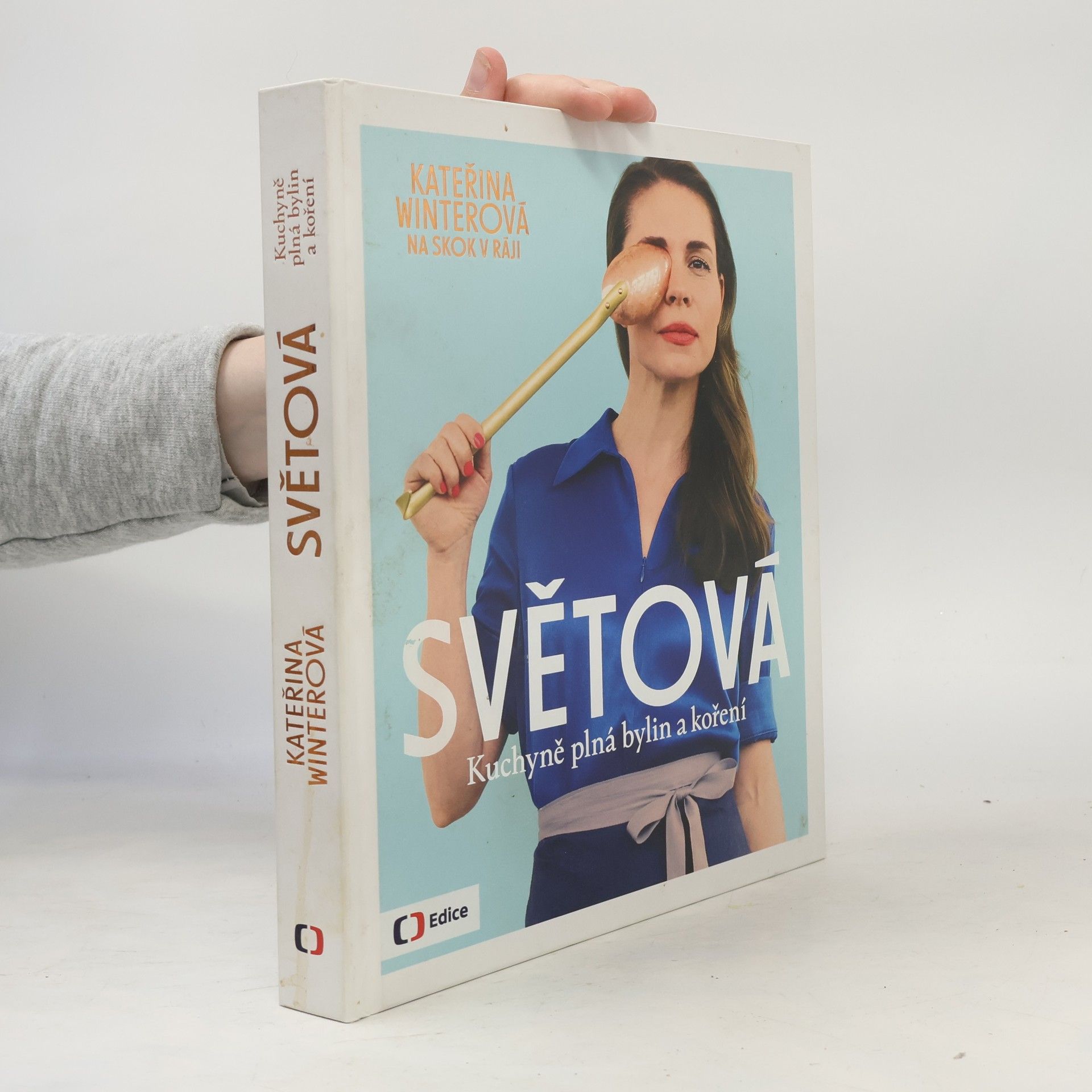 Světová : kuchyně plná bylin a koření