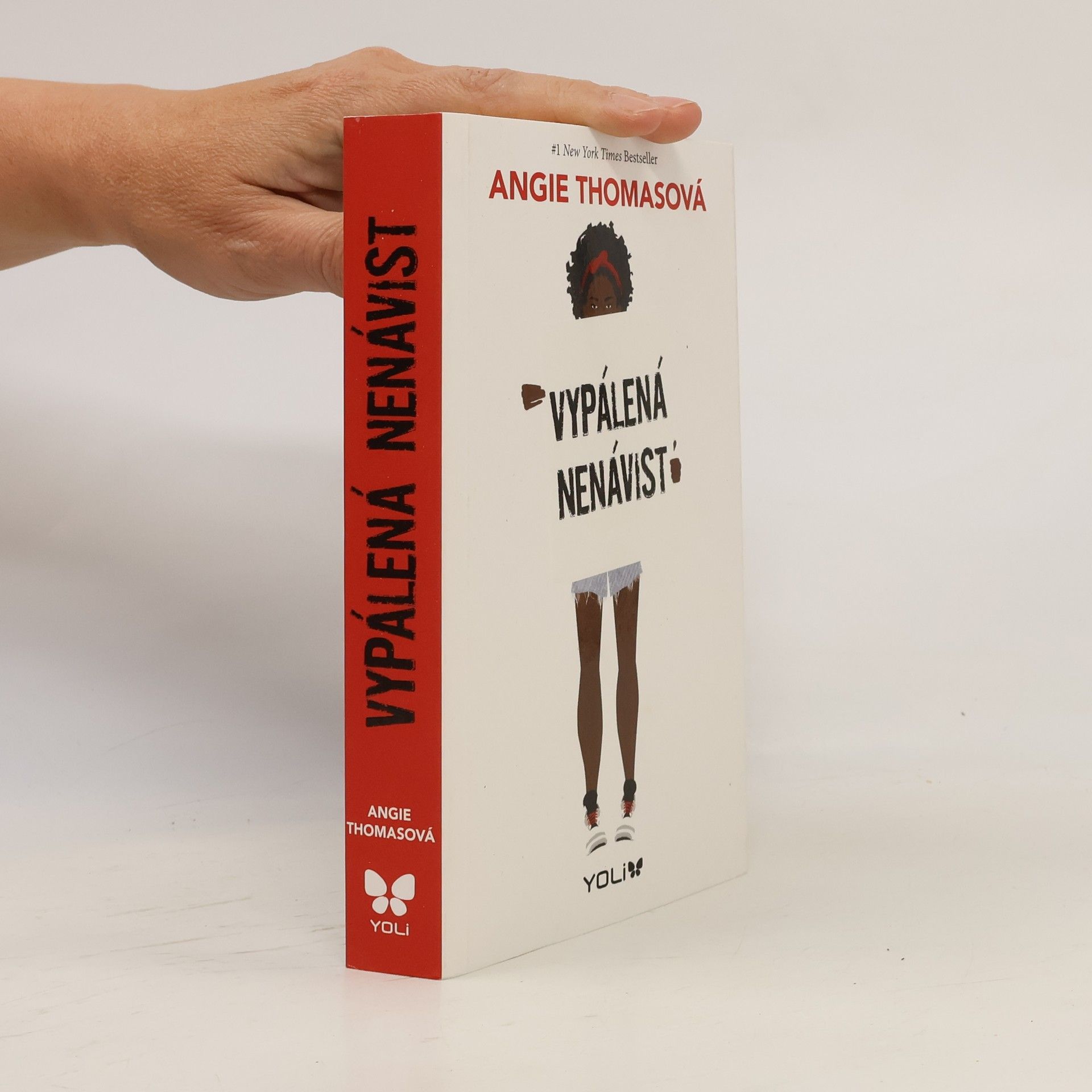 Angie Thomas Vypálená nenávist