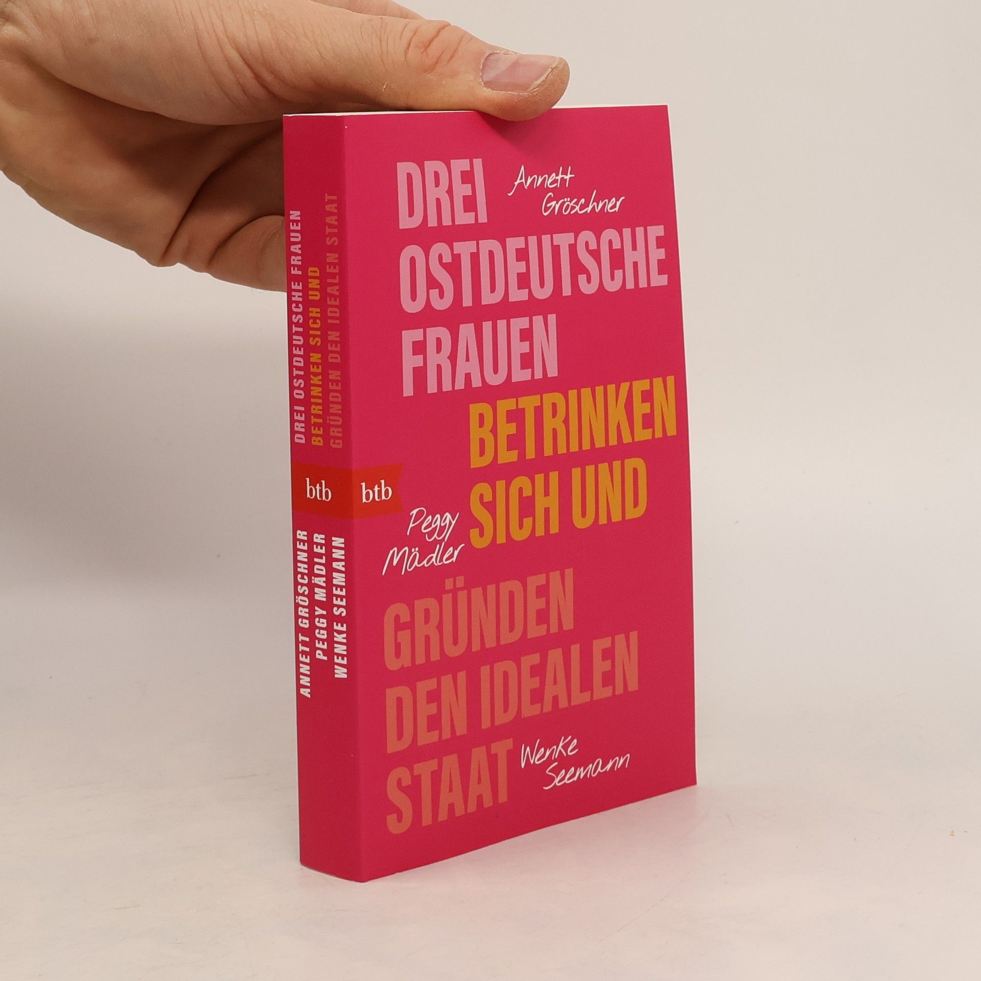 Drei ostdeutsche Frauen betrinken sich und gründen den idealen Staat