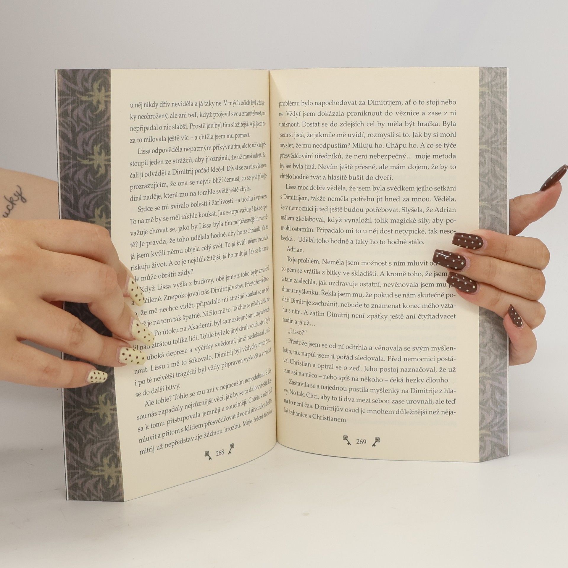 Richelle Mead Vampýrská akademie 5: Spoutáni magií