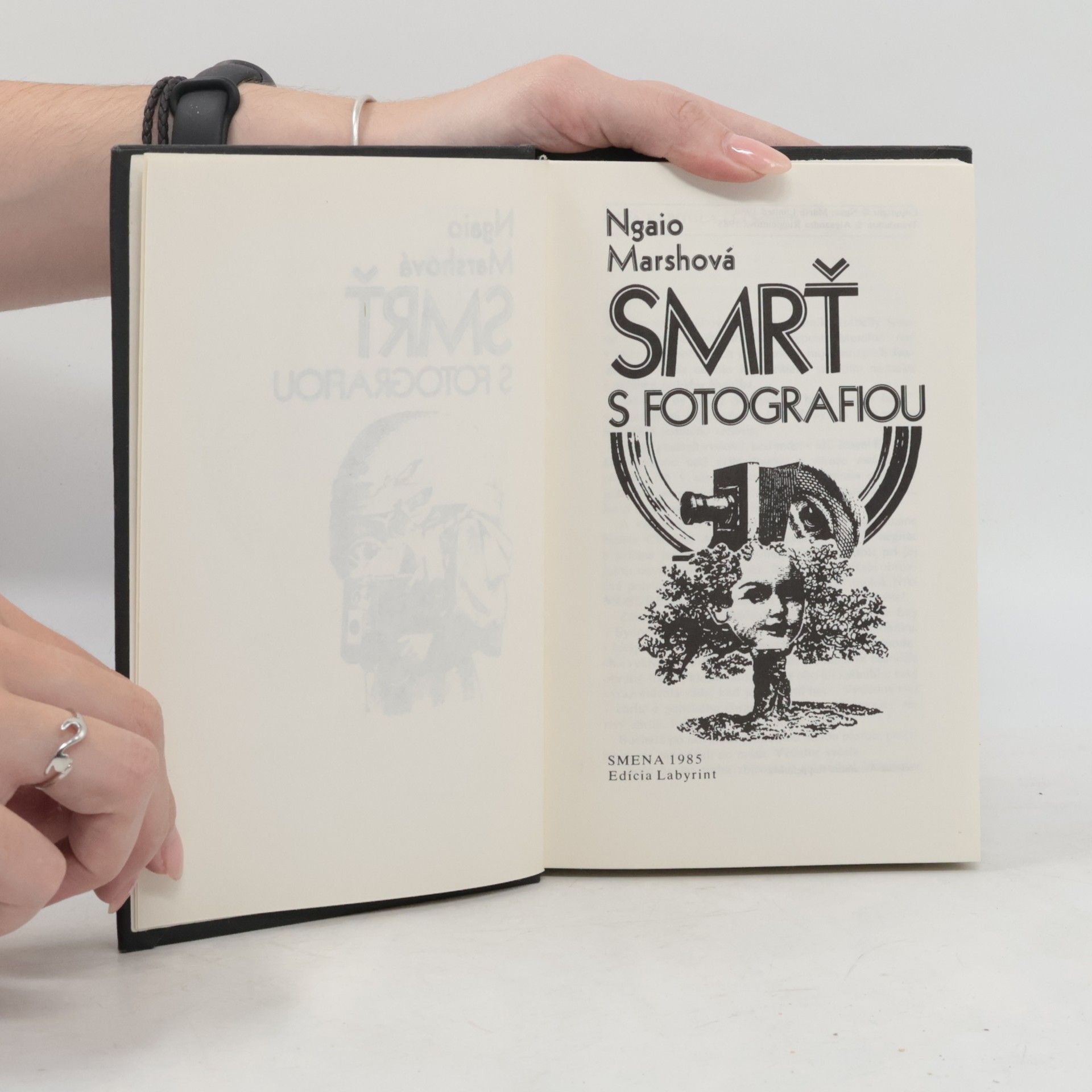Ngaio Marsh Smrť s fotografiou