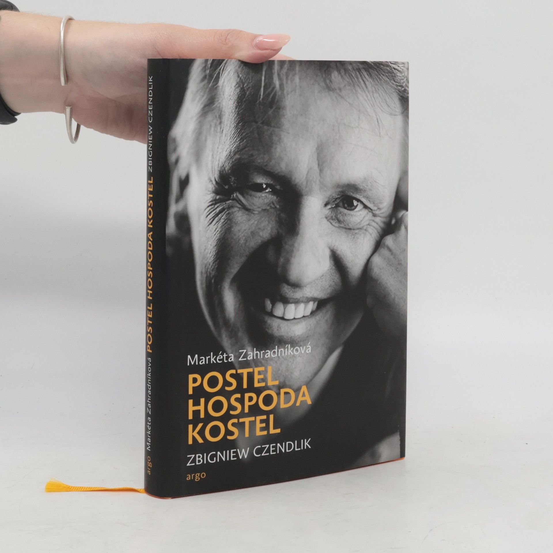 Zbigniew Czendlik Postel, hospoda, kostel