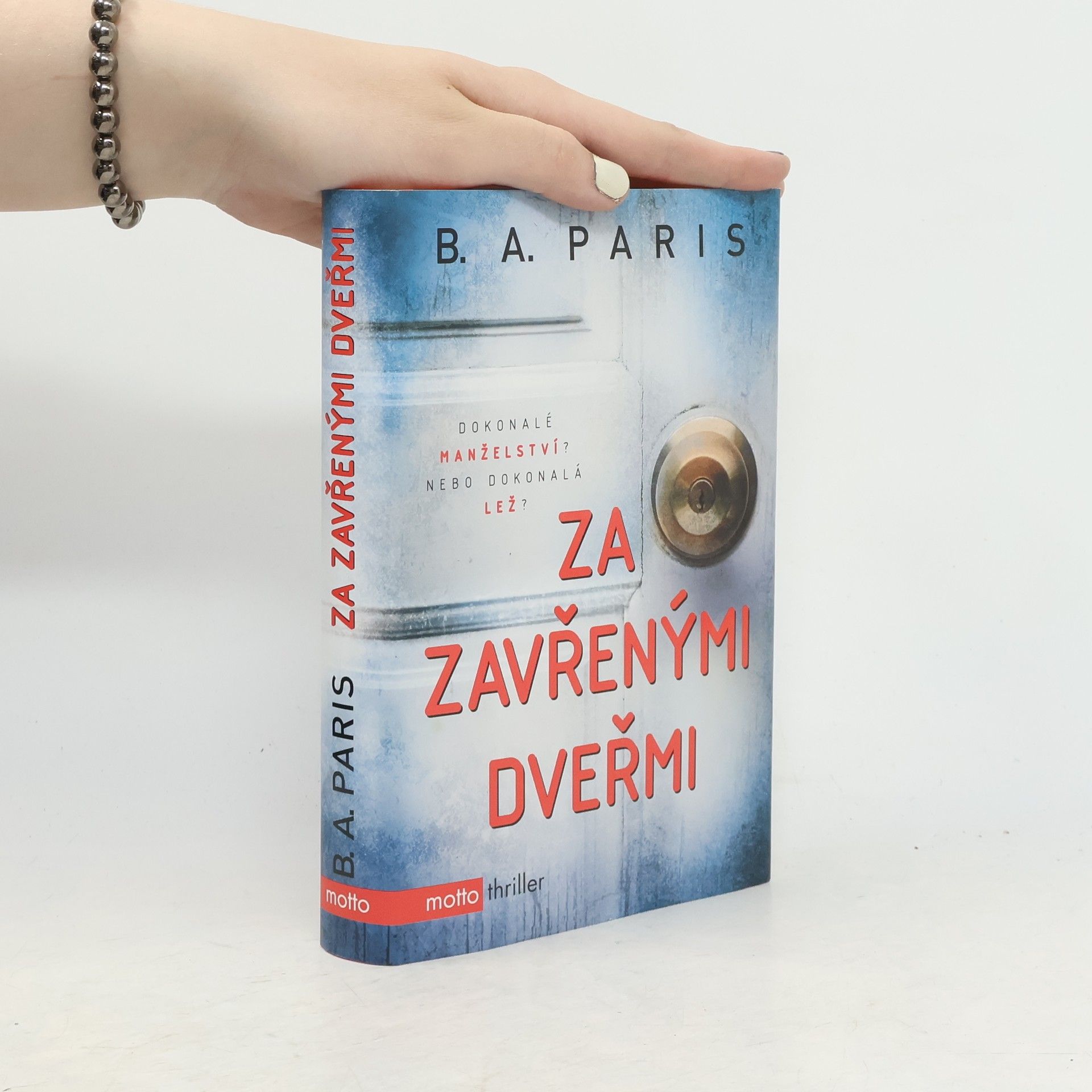 B.A. Paris Za zavřenými dveřmi