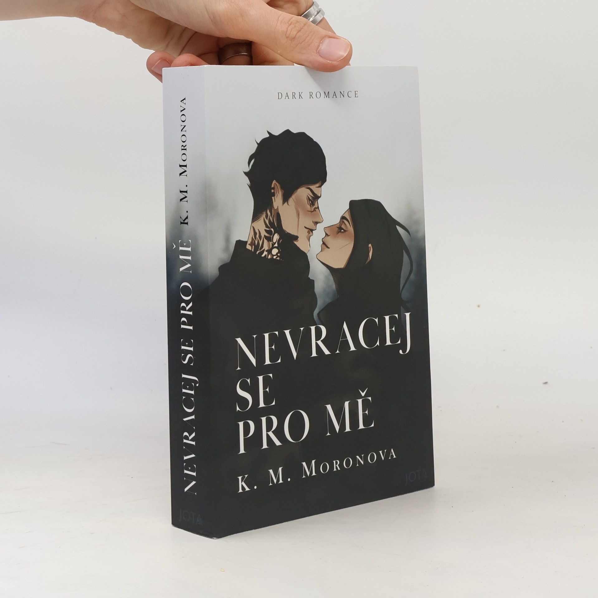 K M Moronova Nevracej se pro mě