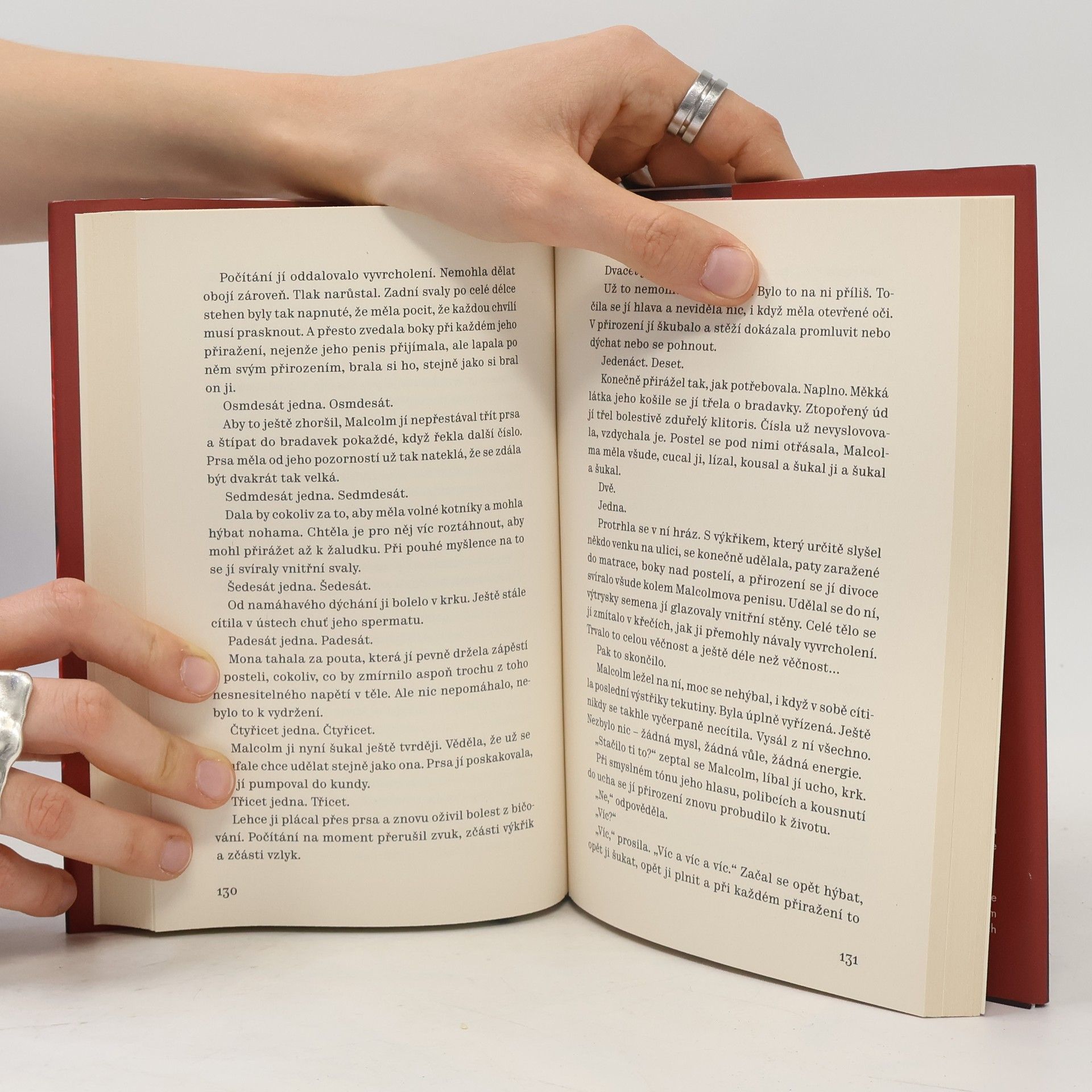 Tiffany Reisz Rudá galerie