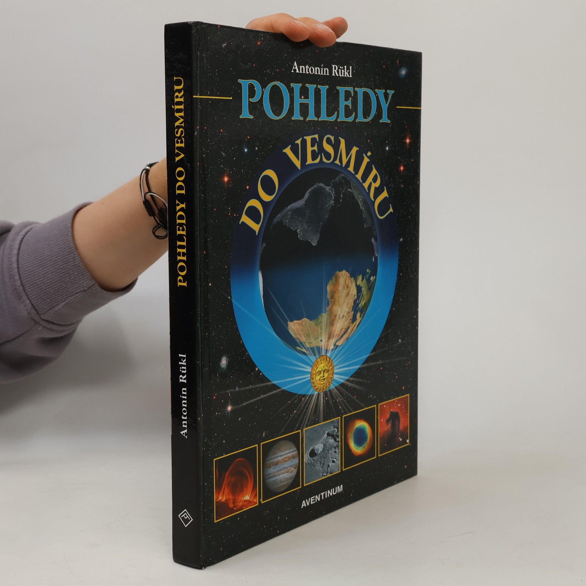 Antonín Rükl Pohledy do vesmíru
