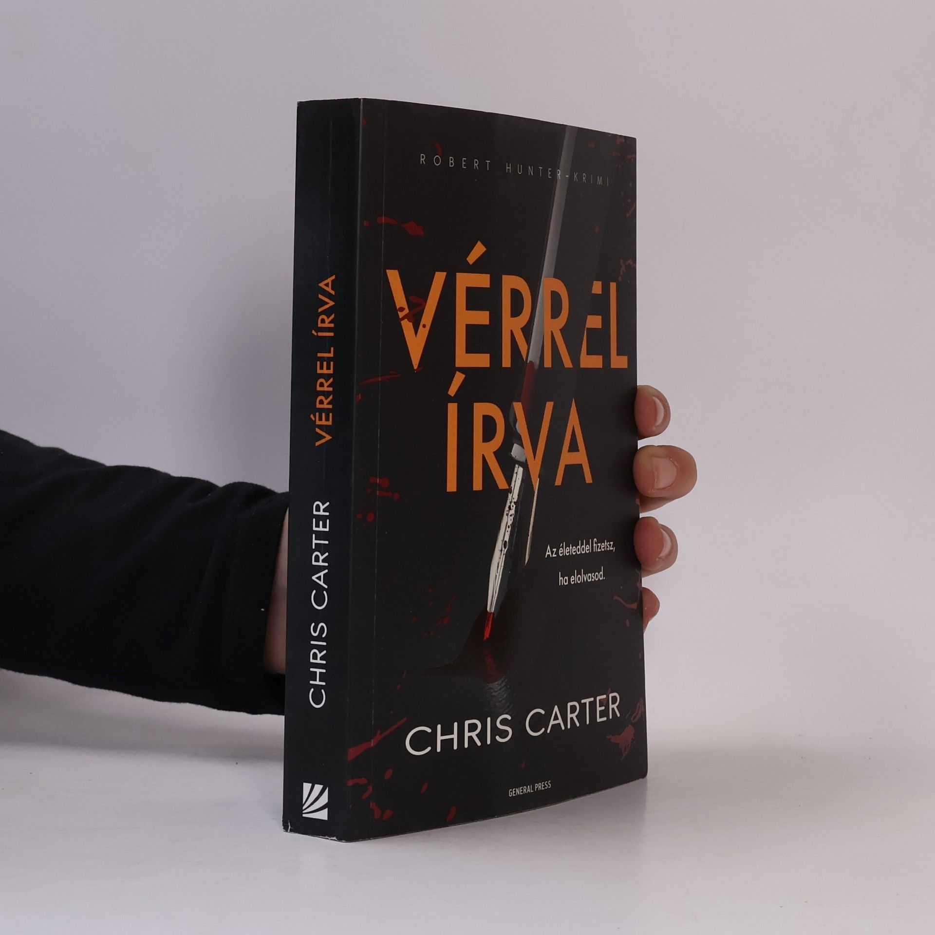 Chris Carter Vérrel írva