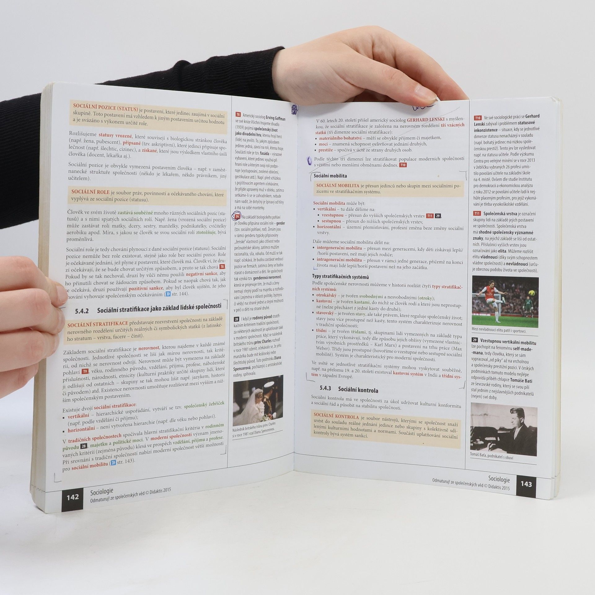 Autorenkollektiv Odmaturuj! ze společenských věd