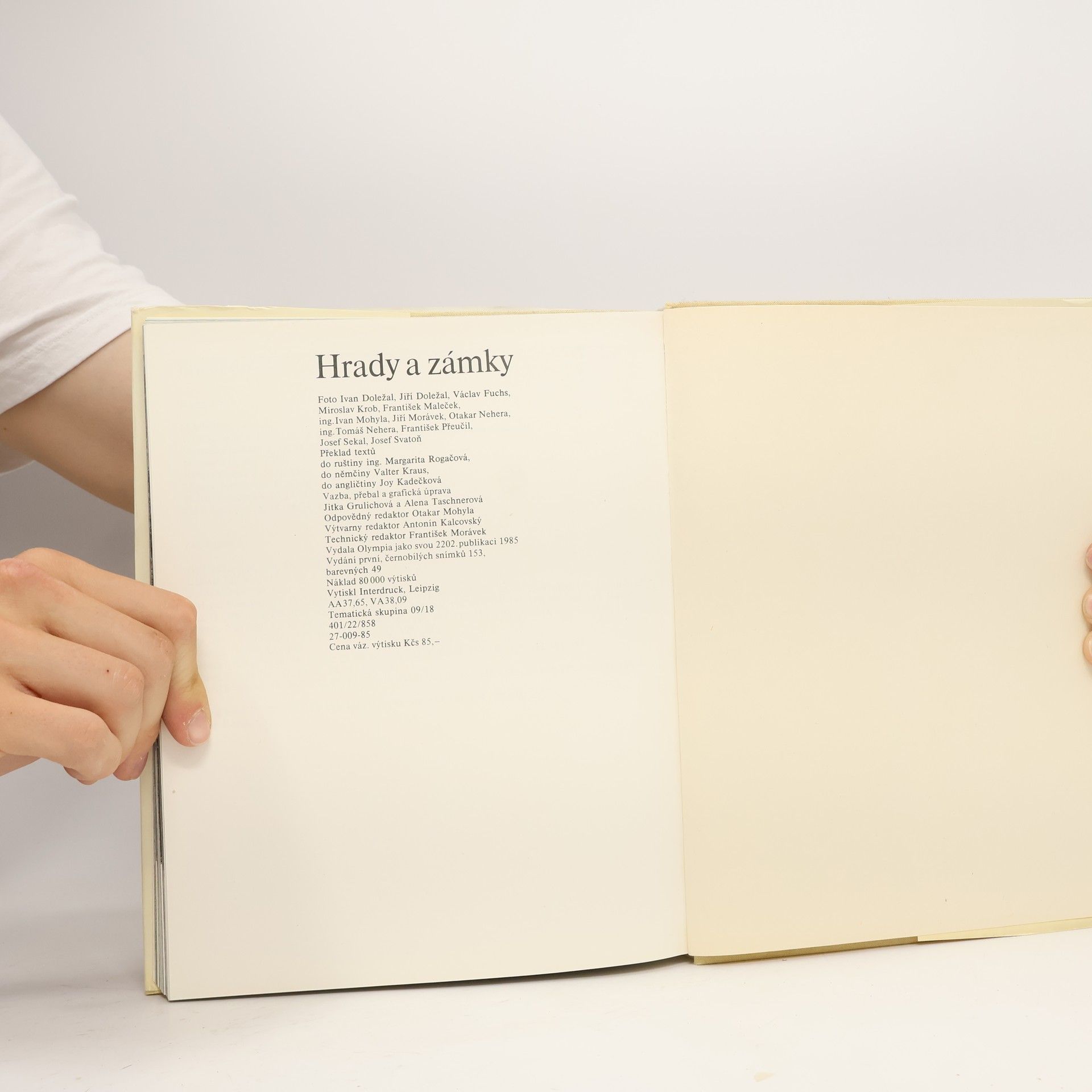 Various authors Hrady a zámky