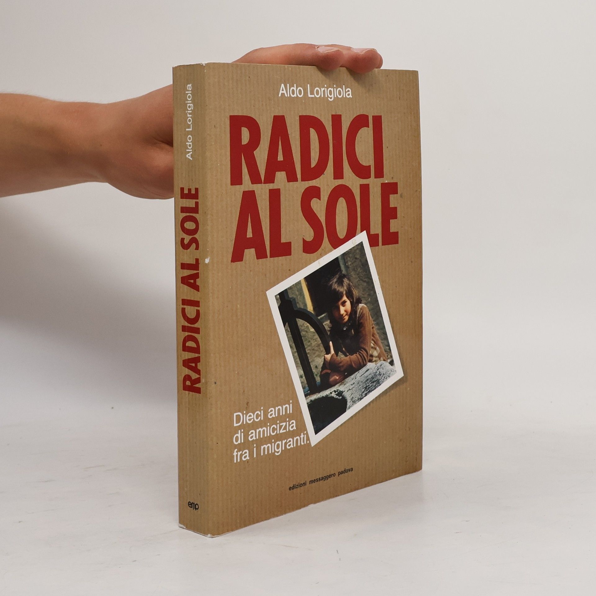 Aldo Lorigiola Radici al sole. Dieci anni di amicizia fra i migranti. Storia di un'associazione