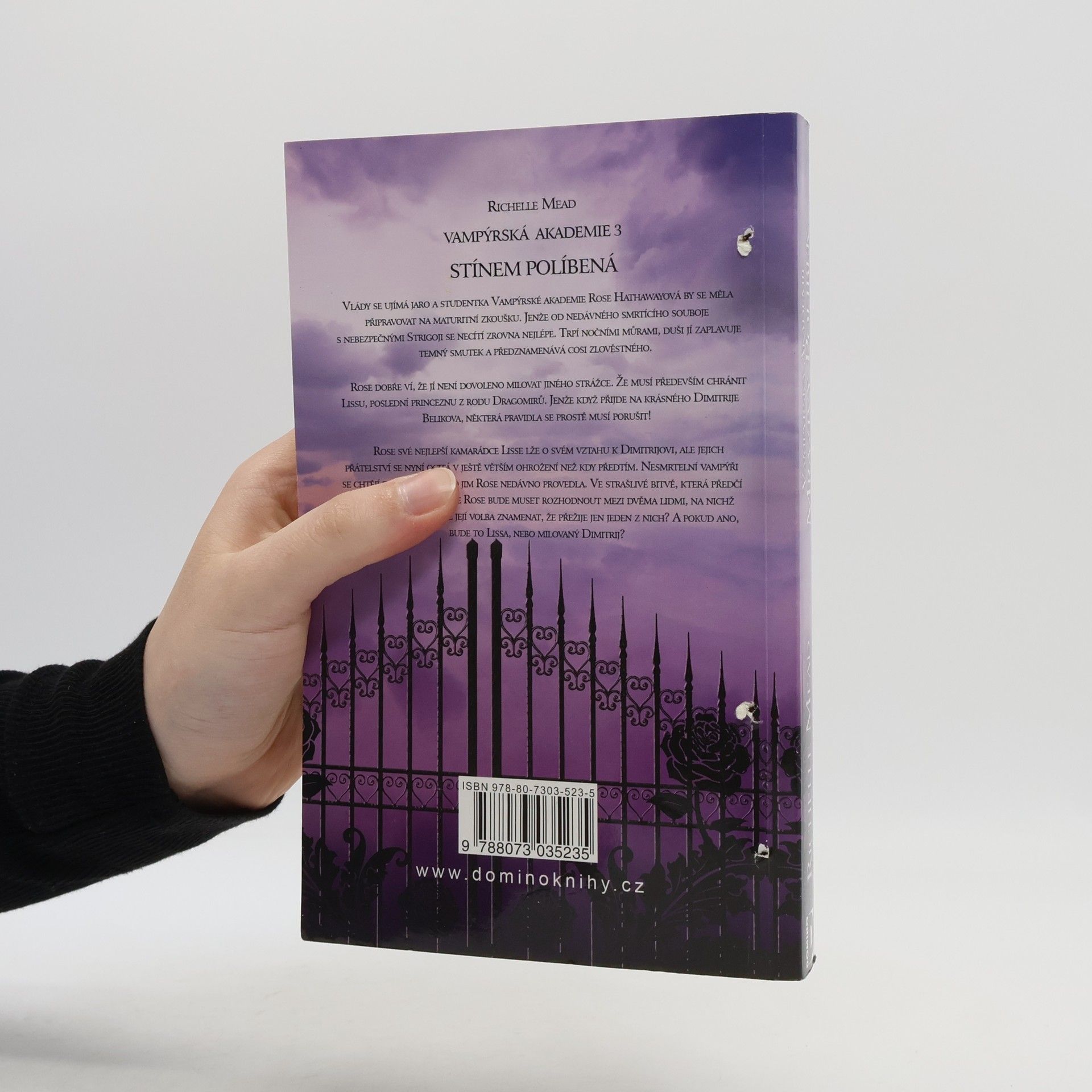 Richelle Mead Vampýrská akademie 3: Stínem políbená.