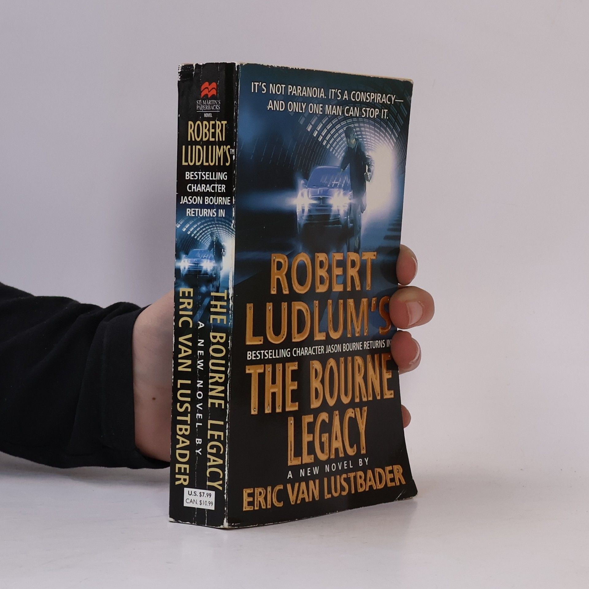 Robert Ludlum's Jason Bourne in The Bourne legacy
