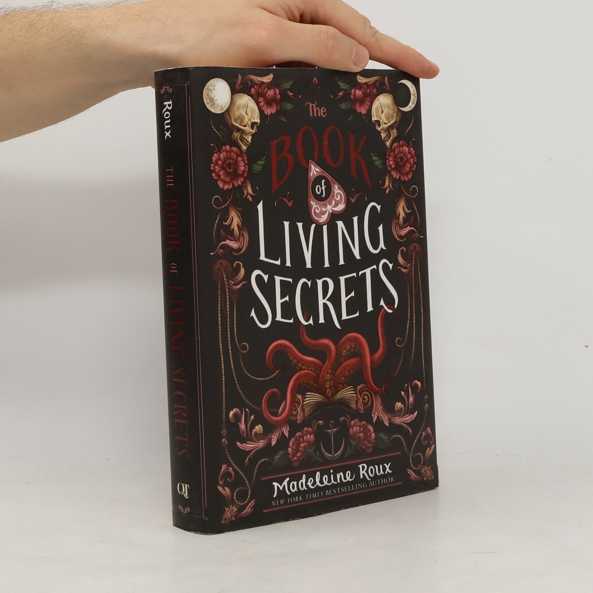 Madeleine Roux The Book of Living Secrets
