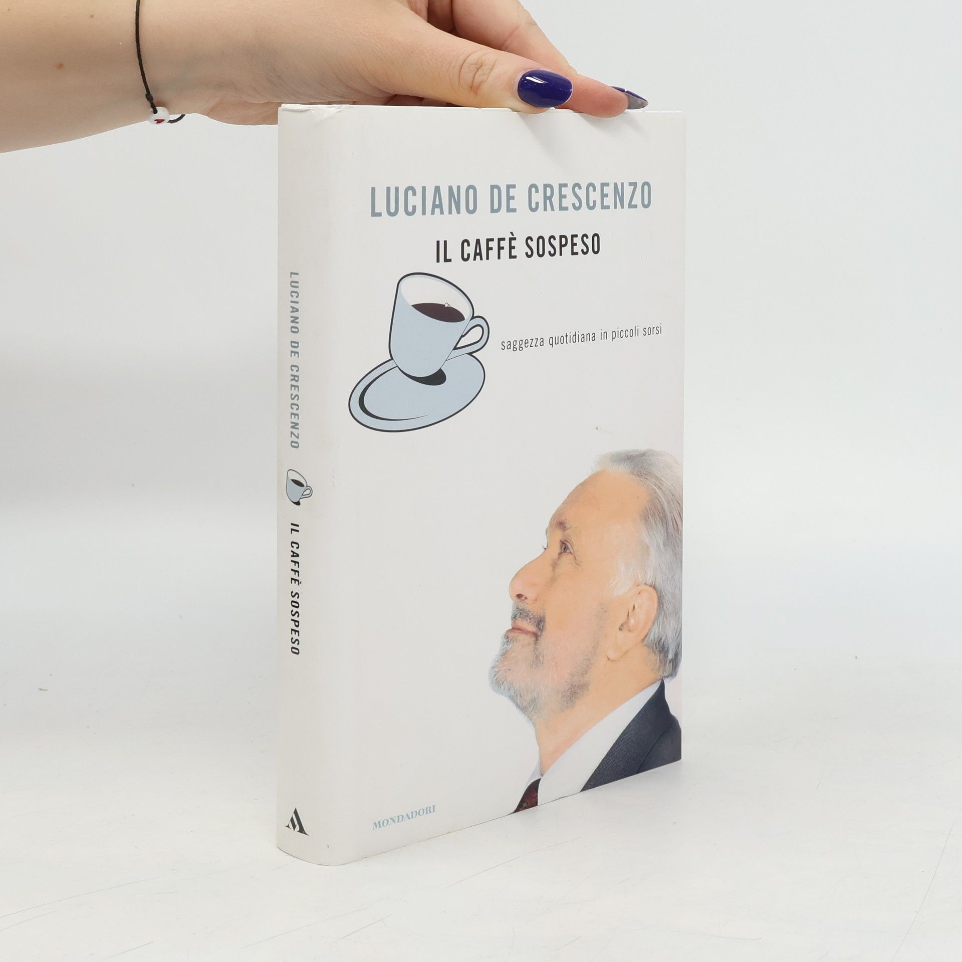 Luciano De Crescenzo Il caffè sospeso : saggezza quotidiana in piccoli sorsi