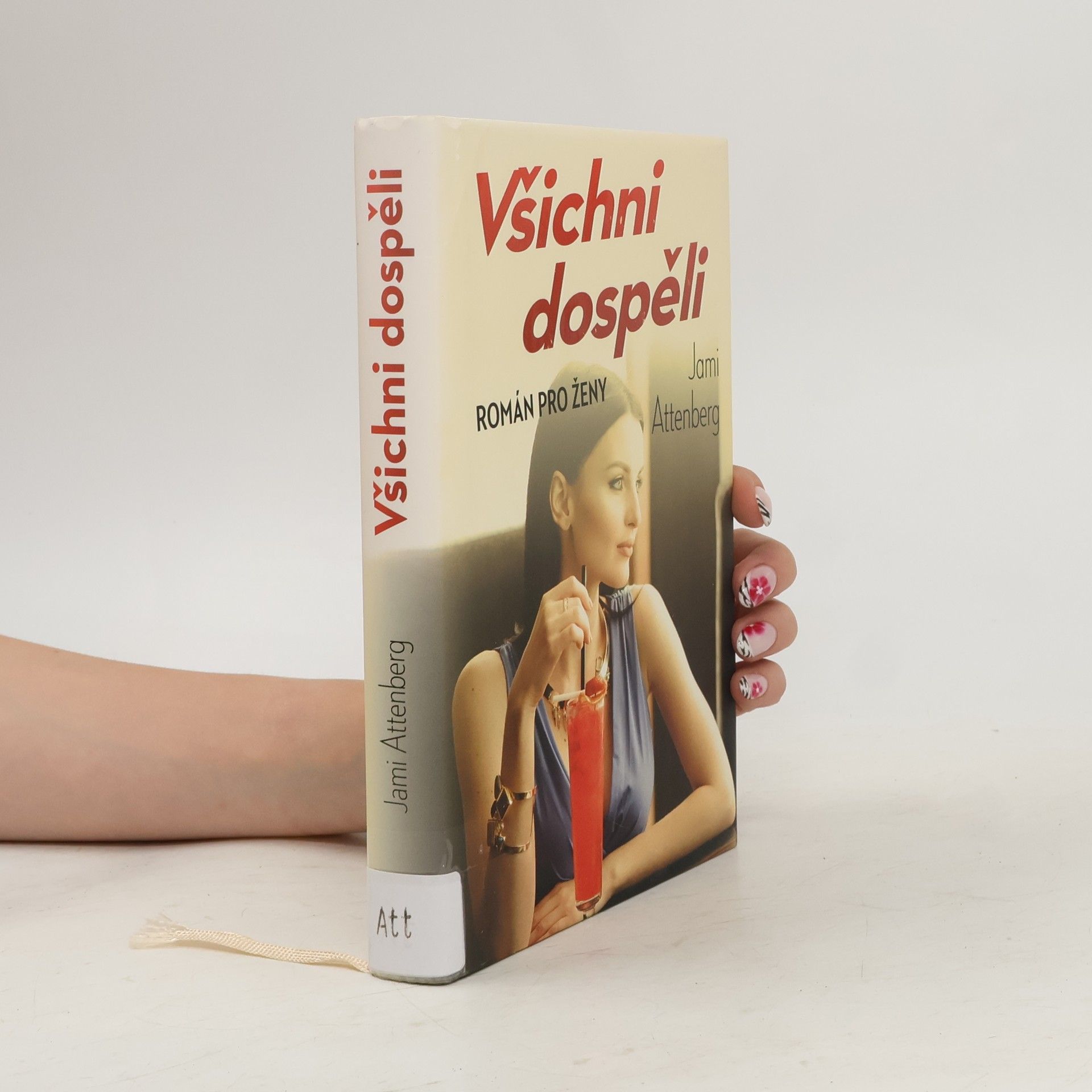 Jami Attenberg Všichni dospěli