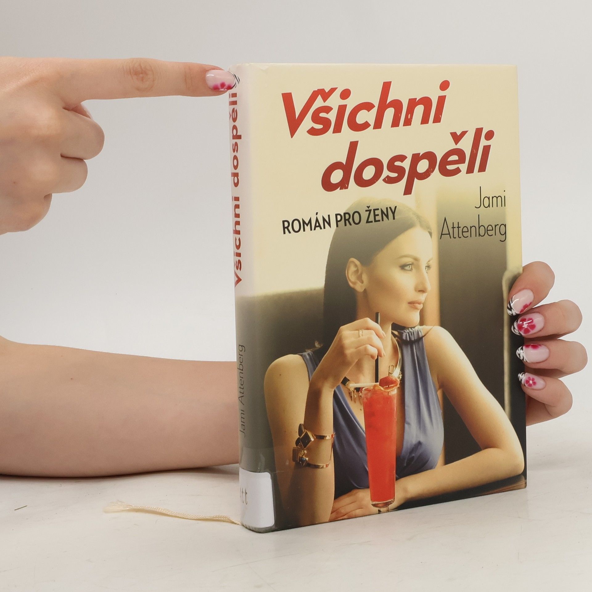 Jami Attenberg Všichni dospěli