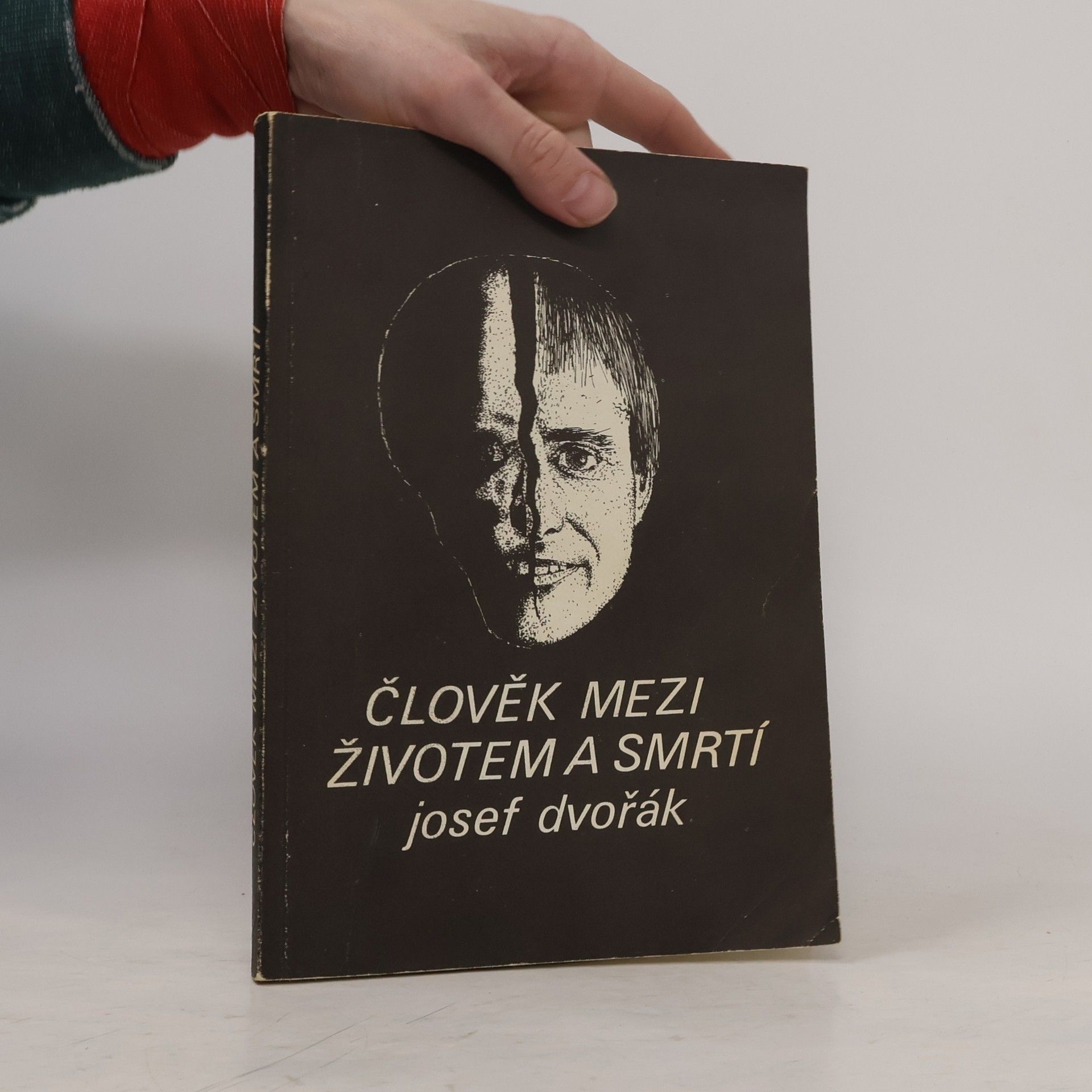 Josef Dvořák Člověk mezi životem a smrtí